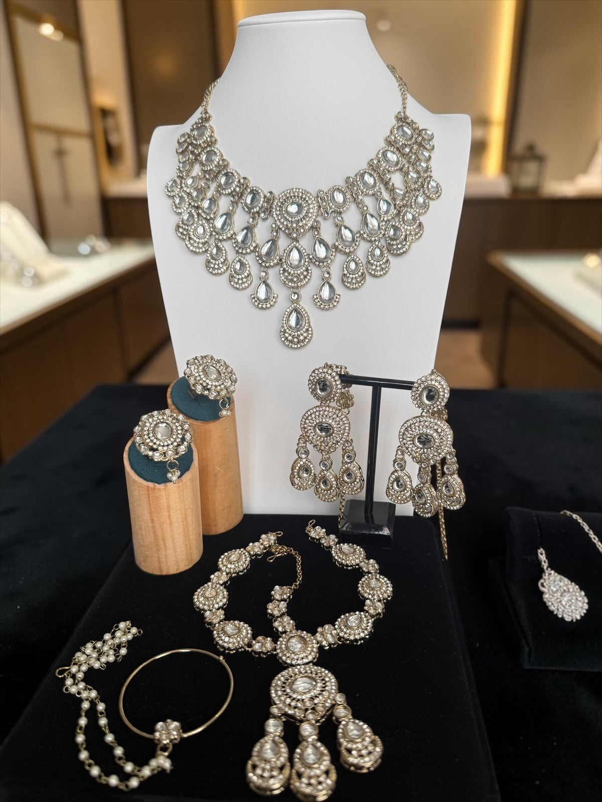 Clear White Kundan Half Bridal Jewelry Set – 6-Piece Necklace, Earrings, Sheeshphool, Nath & Adjustable Rings 6062