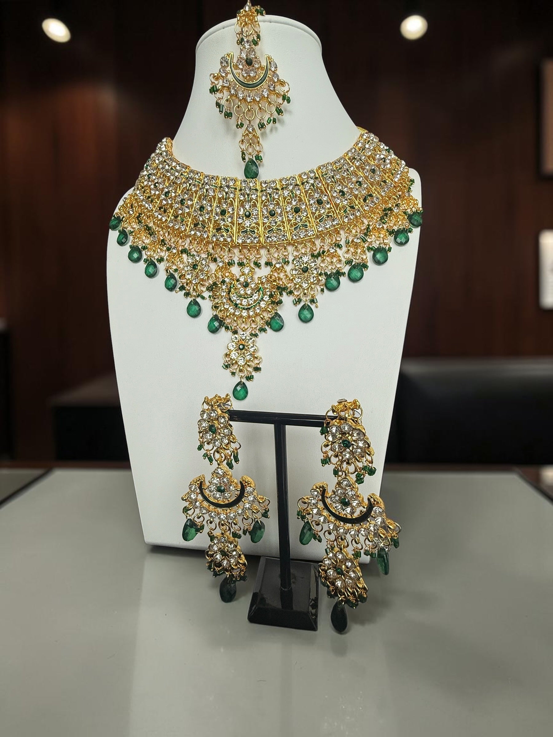 Emerald Green Kundan Bridal Jewelry Set – Gold Tone Indian Pakistani Afghan Wedding Necklace Set with Earrings & Maang Tikka | Jewelry Gift Box Included 7016