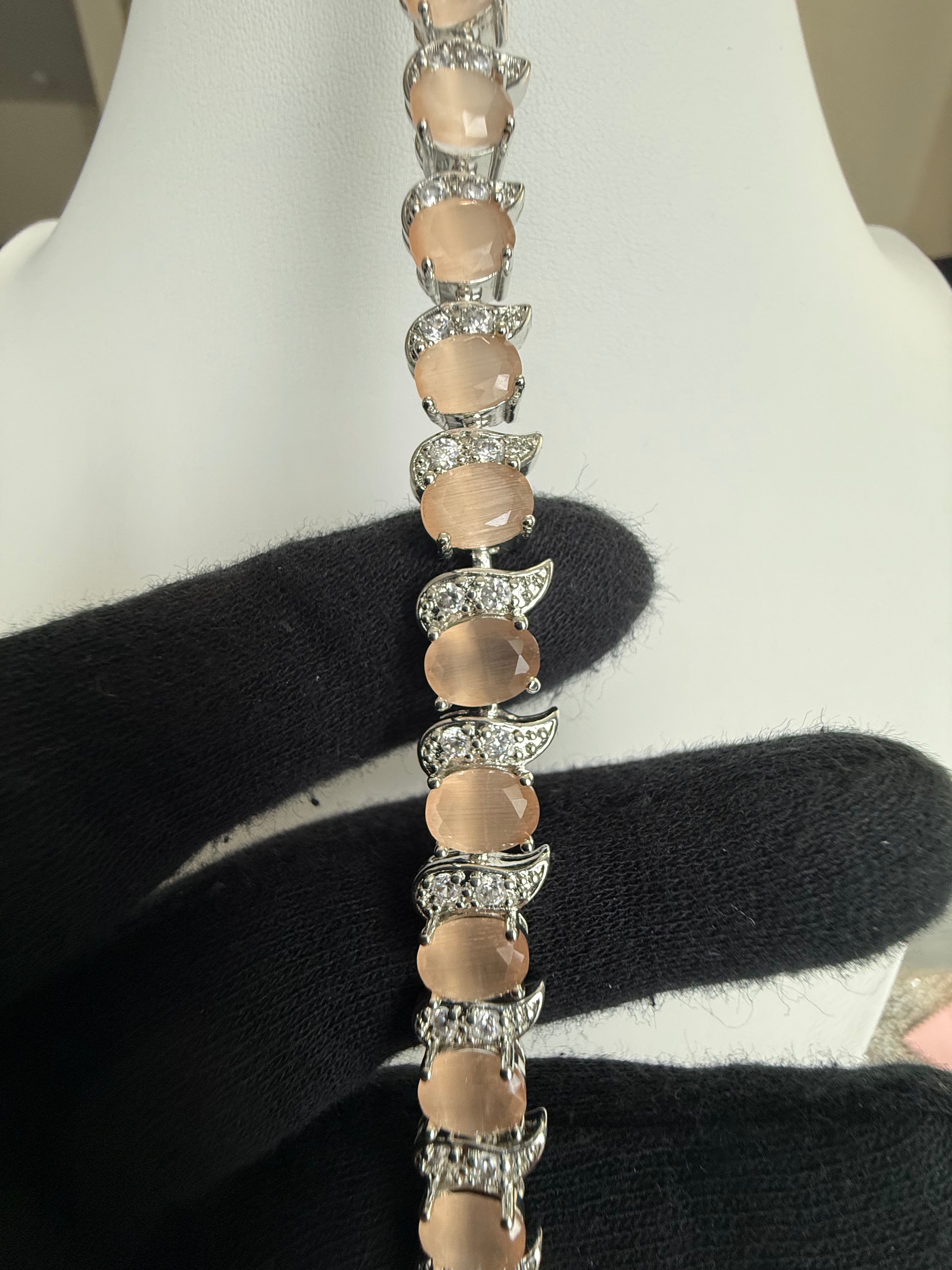 Blush Peach Crystal Leaf Bracelet – Silver Tone Elegant Sparkling Link Jewelry 7103
