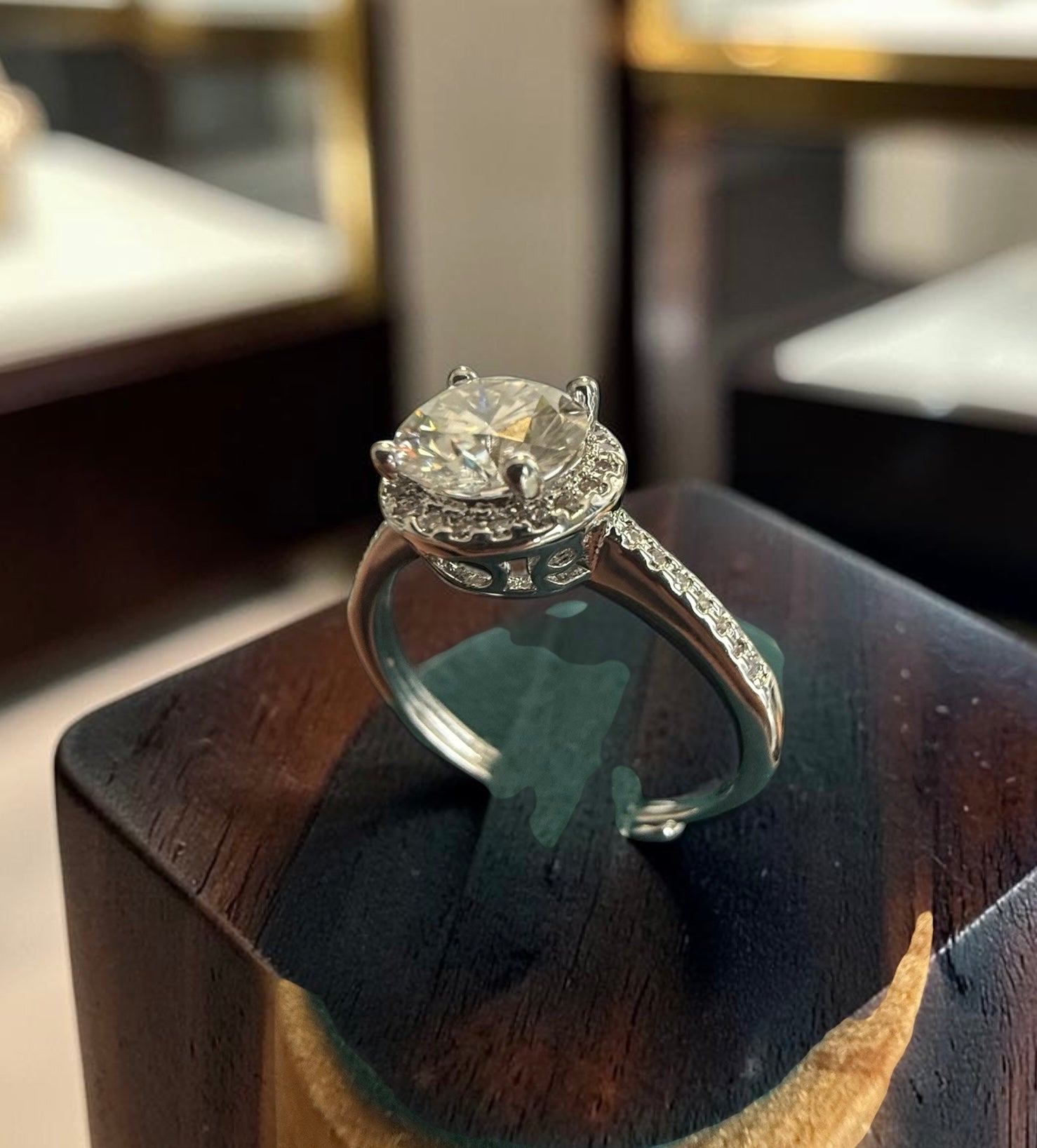 1 Carat Round Cut Moissanite Halo Ring – Adjustable Silver Tone Ring with GRA Certificate & Premium Jewelry Box 7060
