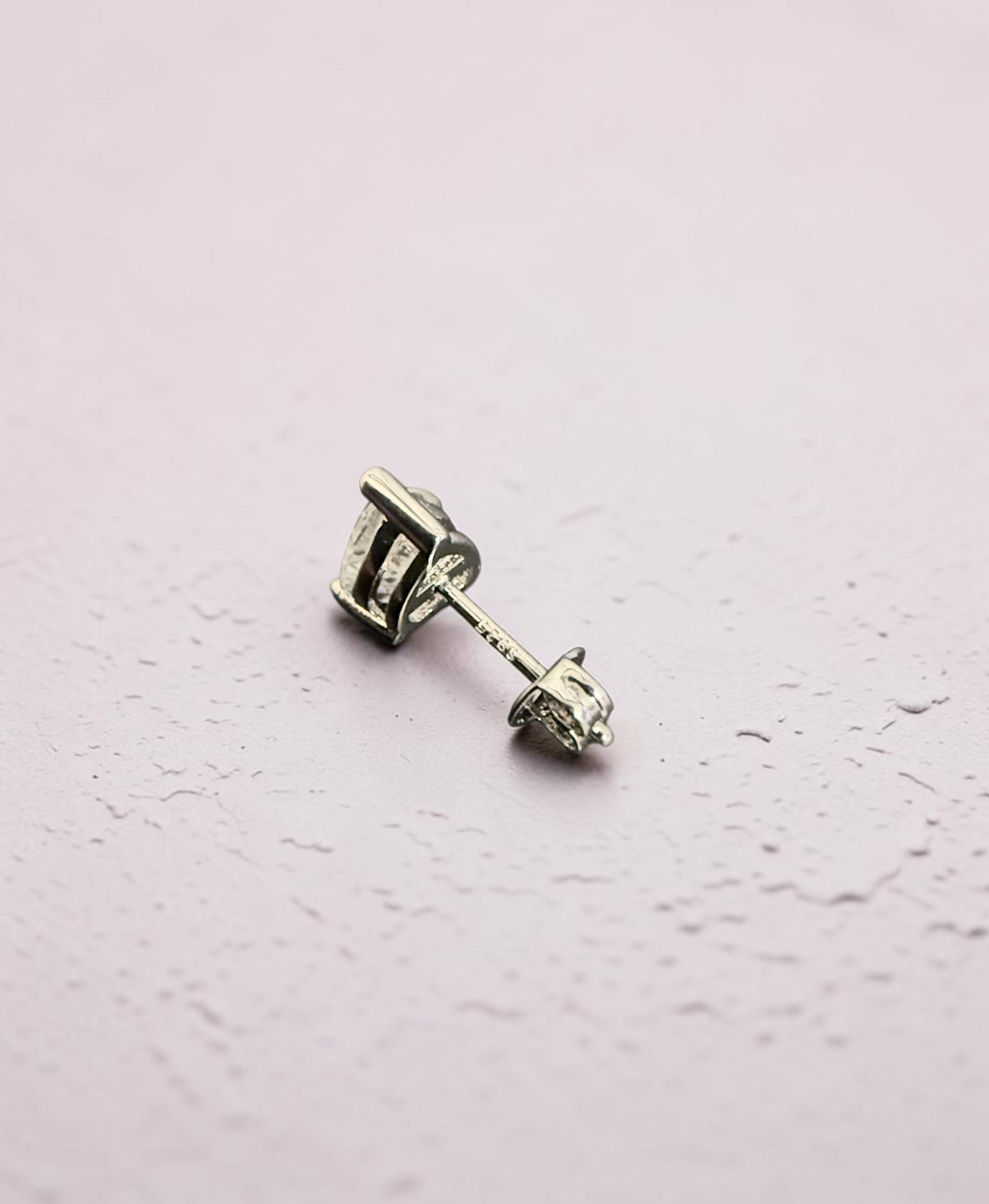1 Carat Heart-Cut Moissanite Stud Earrings – S925 Posts – Gold or Silver