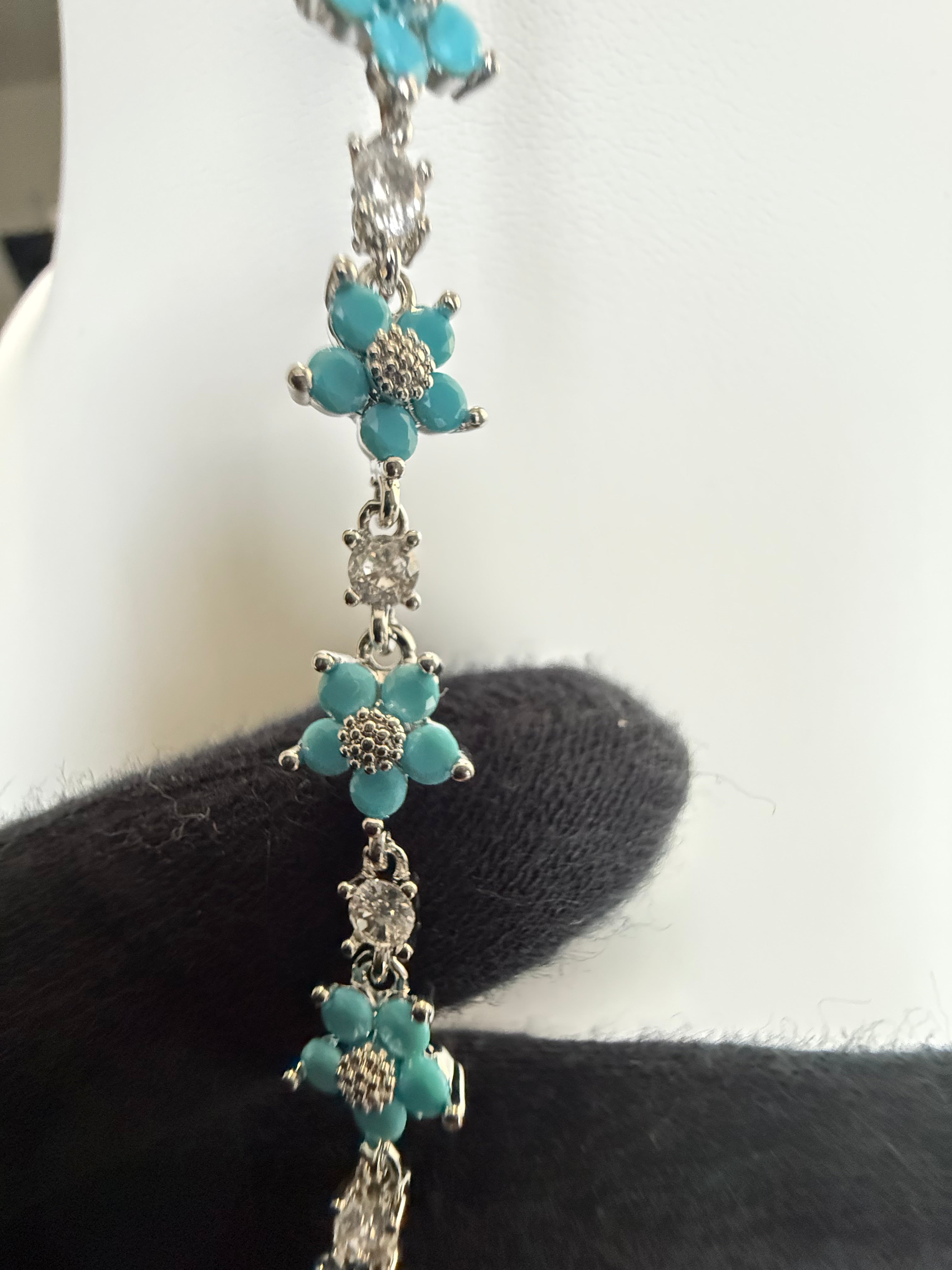 Turquoise Blue Four-Leaf Clover Crystal Bracelet – Silver-Tone Floral Link Jewelry 7116