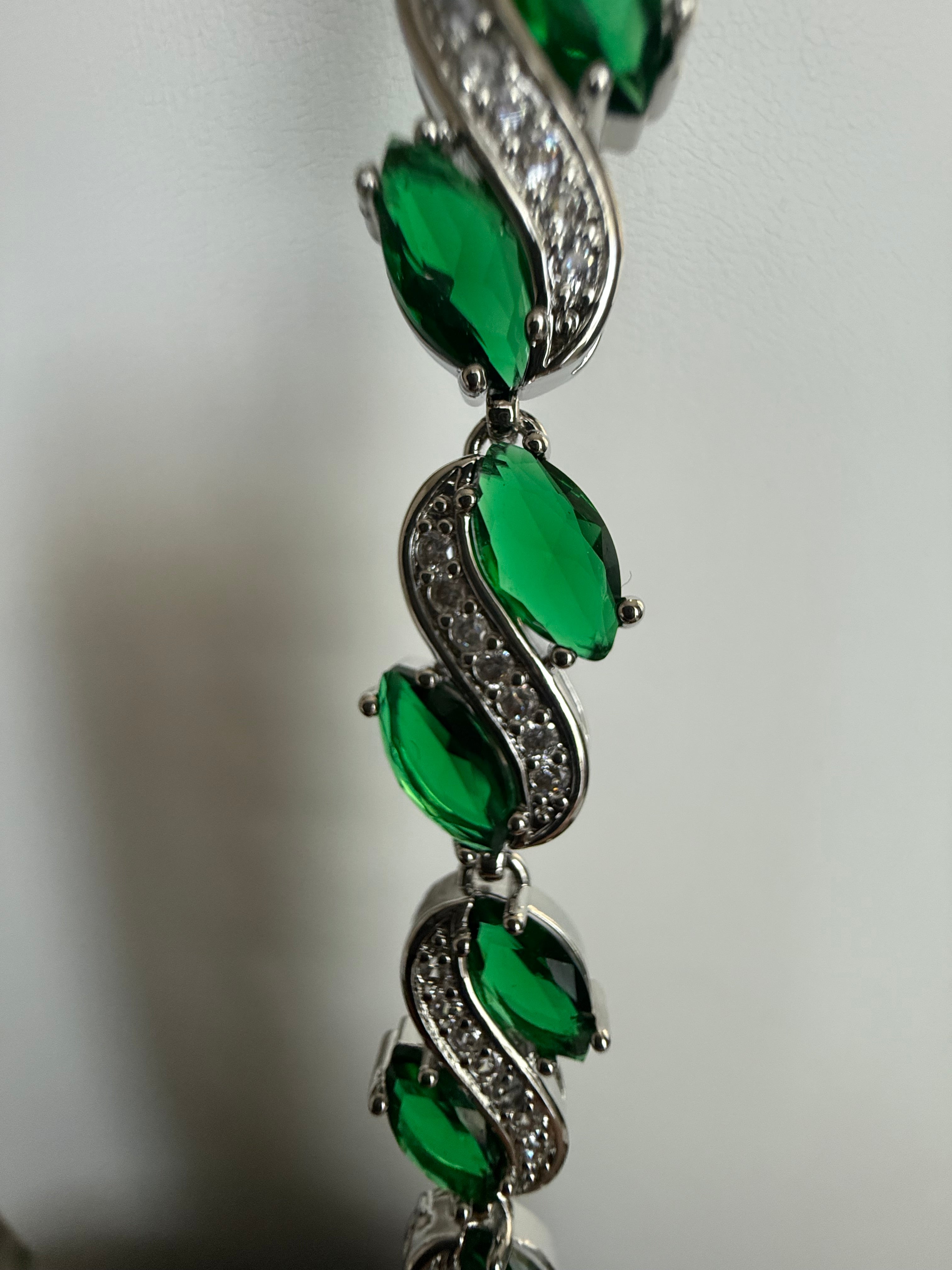Emerald Green Marquise Crystal Vine Bracelet – Silver-Tone Wave Leaf Statement Jewelry 7118