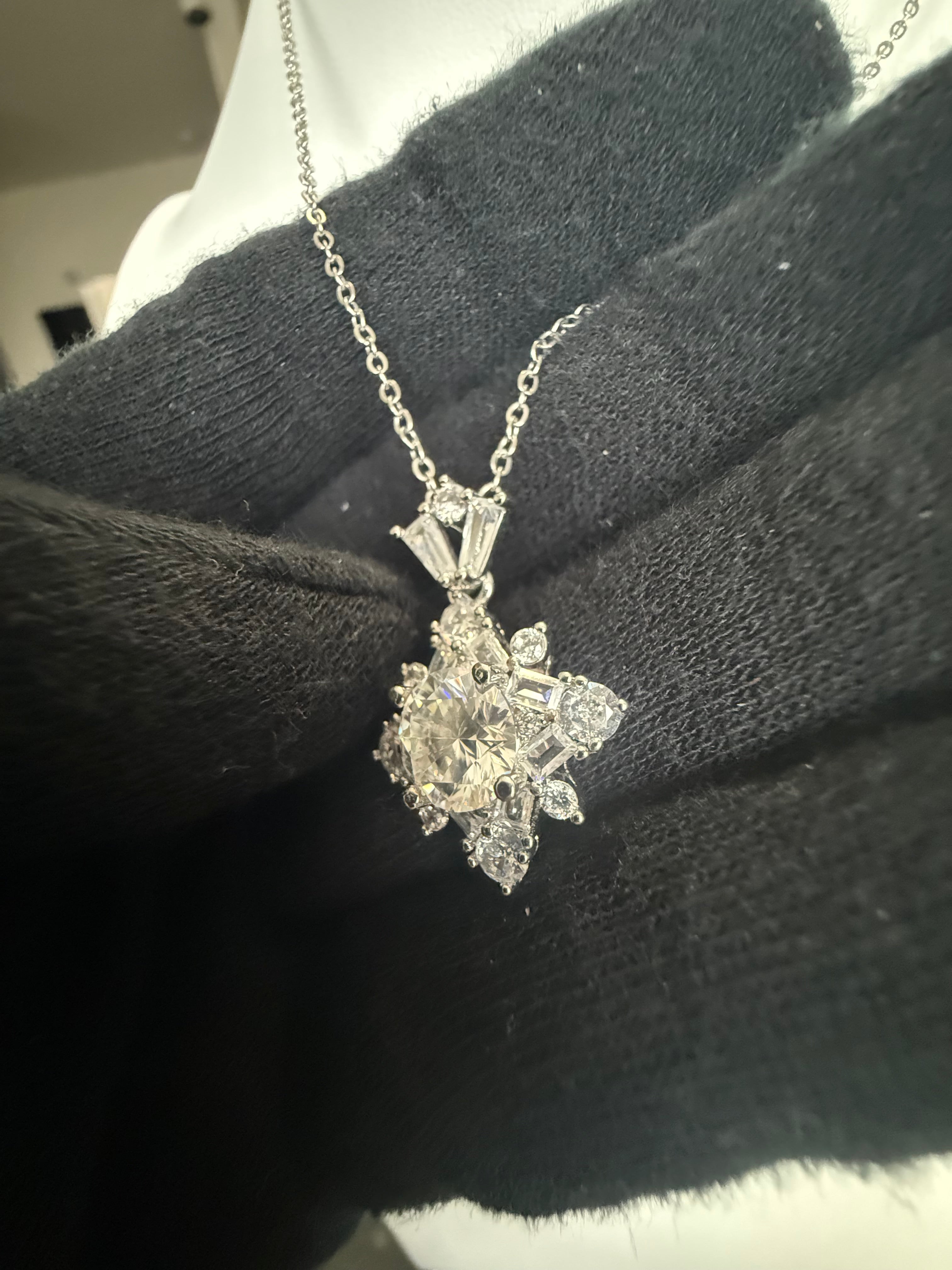 S925 Sterling Silver Round Cut Statement Pendant Necklace – Multi-Cut Crystal Halo 7160