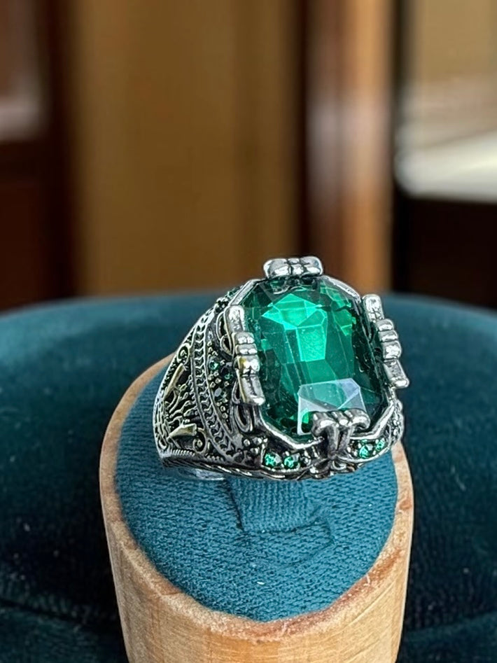 Men’s Vintage Emerald Green Statement Ring – Silver Tone Style Ring with Emerald-Cut Green Crystal | Gothic Cocktail Ring | Gift for Him 6080