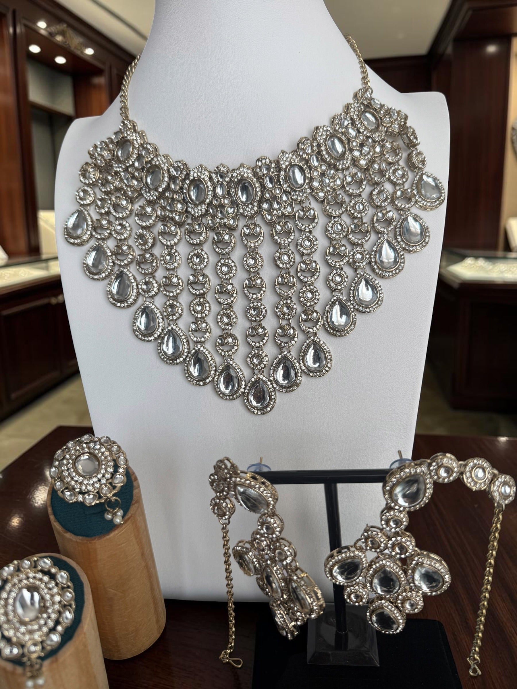 Luxury 6-Piece Indian Bridal Jewelry Set – Silver Tone Kundan Necklace, Earrings, Sheeshphool, Nath & 2 Adjustable Rings | Brass Alloy | Includes 2 Premium Black Gift Boxes 6067