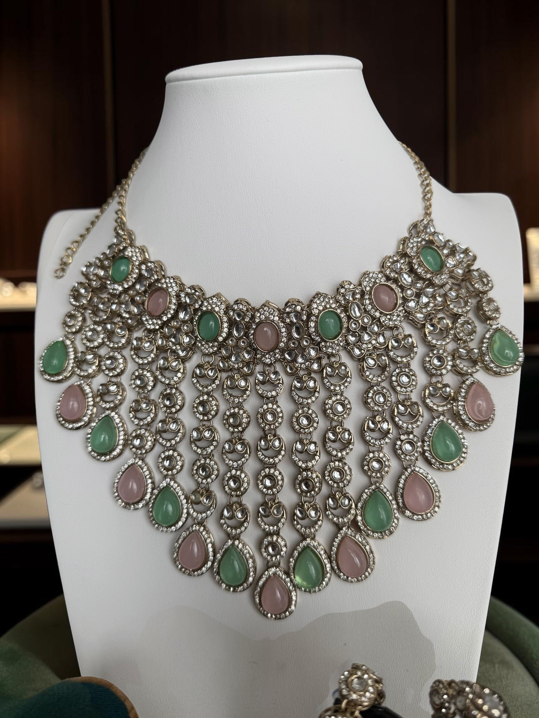 Luxury 6-Piece Mint Green & Blush Pink Indian Bridal Jewelry Set – Kundan Necklace, Earrings, Sheeshphool, Nath & 2 Adjustable Rings | 2 Gift Boxes 6065