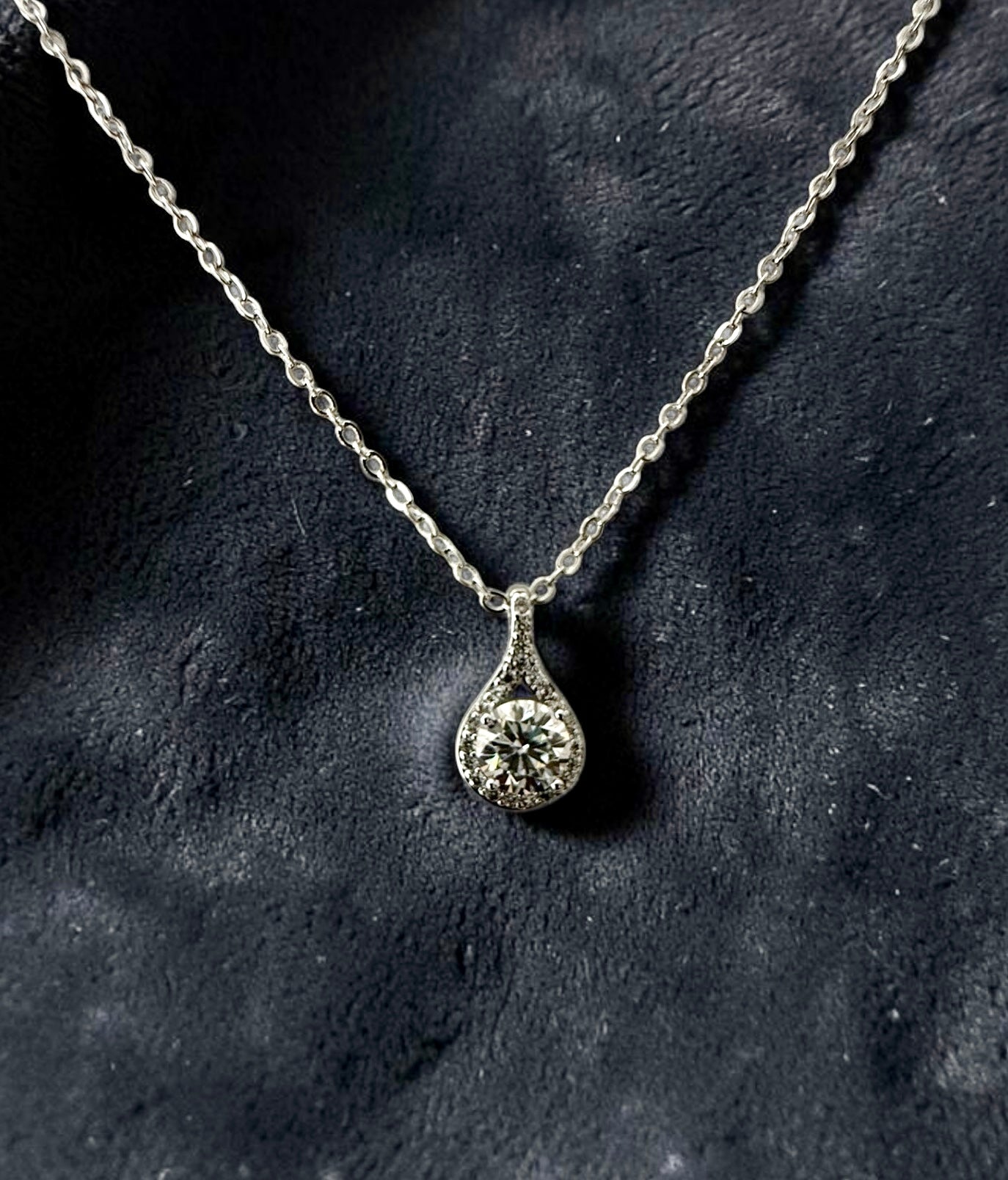 1 Carat Round Moissanite Teardrop Pendant Necklace – Silver Tone Halo Necklace with GRA Certificate & Jewelry Box 7064