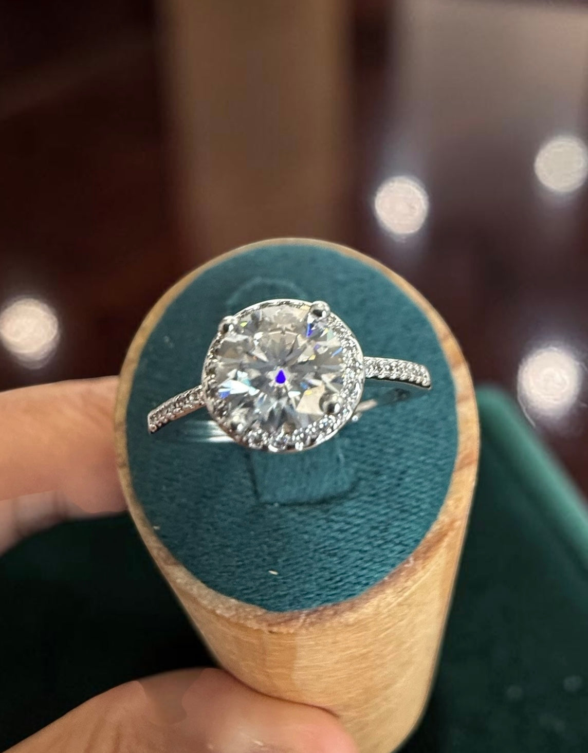 1 Carat Round Cut Moissanite Halo Ring – Adjustable Silver Tone Ring with GRA Certificate & Premium Jewelry Box 7060