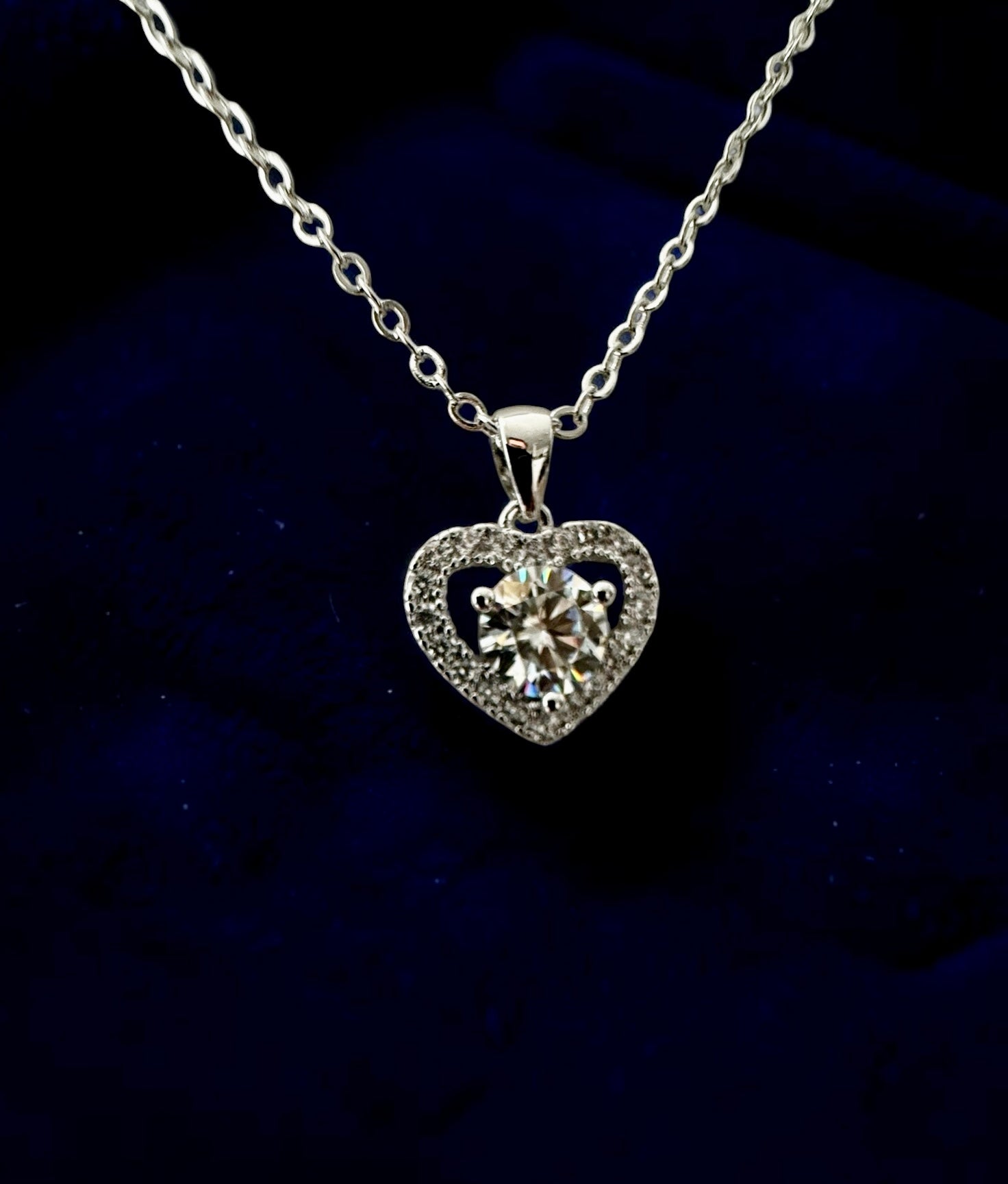 1 Carat Round Cut Moissanite Heart Pendant Necklace – Silver Tone Halo Necklace with GRA Certificate & Jewelry Box 7062