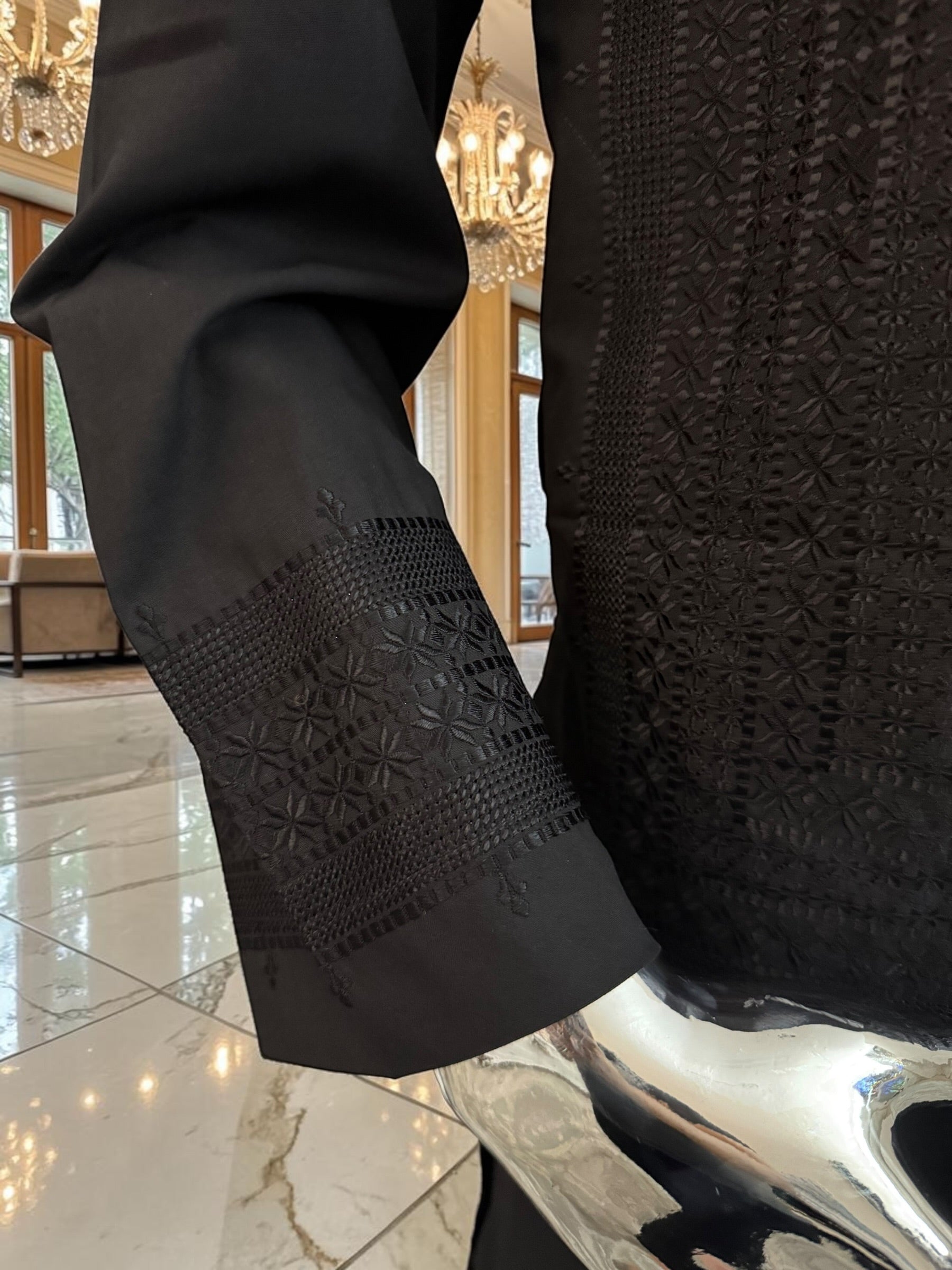 Medium Black Afghan Kameez with Machine Embroidery | Traditional Men’s Parahan Tunban