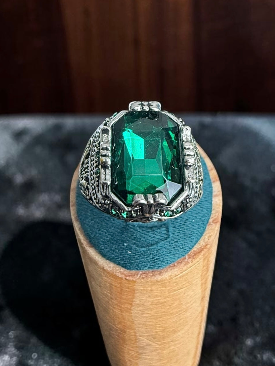 Men’s Vintage Emerald Green Statement Ring – Silver Tone Style Ring with Emerald-Cut Green Crystal | Gothic Cocktail Ring | Gift for Him 6080