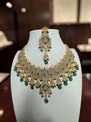 Emerald Green Kundan Bridal Jewelry Set – Gold Tone Indian Pakistani Afghan Wedding Necklace Set with Earrings & Maang Tikka | Jewelry Gift Box Included 7017