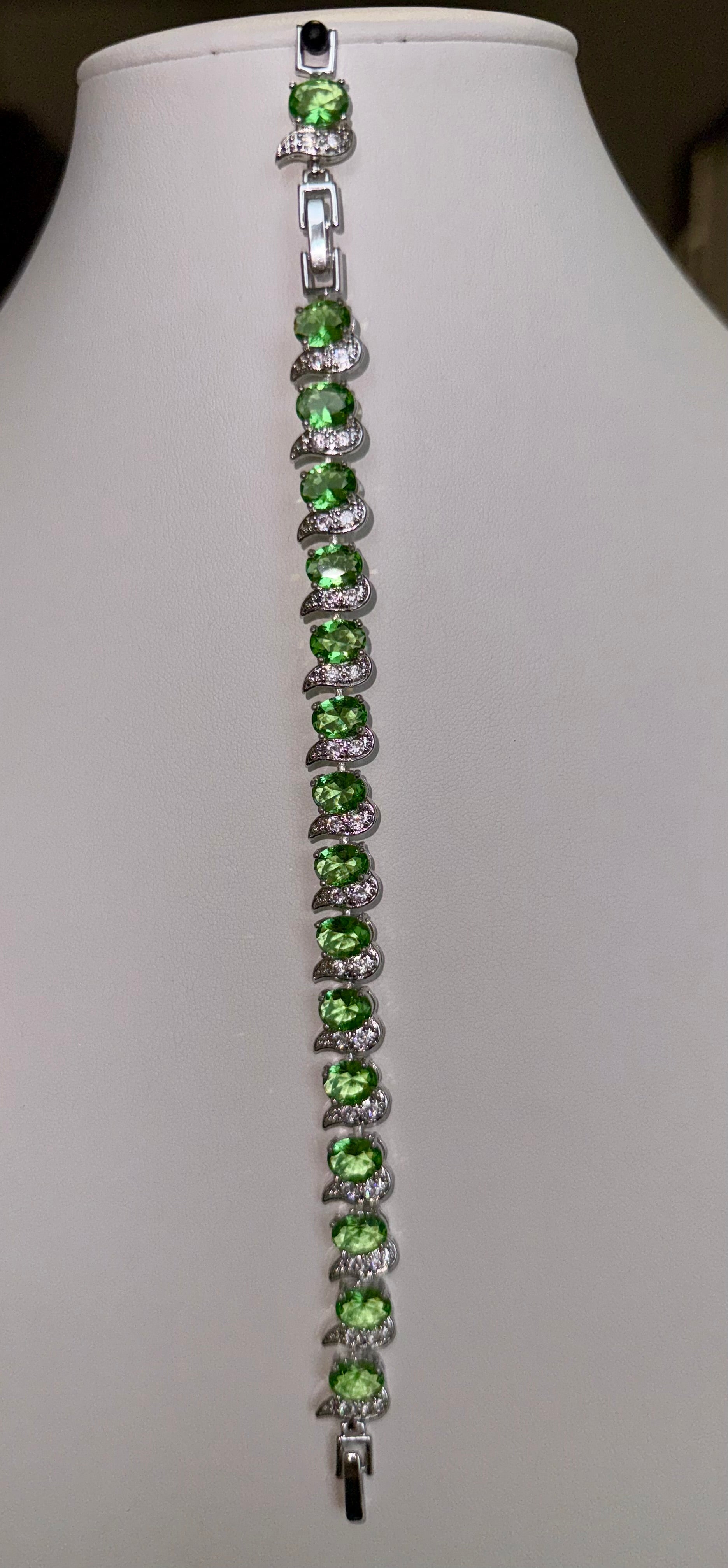 Green Oval Crystal Leaf Tennis Bracelet – Silver Tone Sparkling Statement Bracelet, Jewelry Gift Box Included 7076