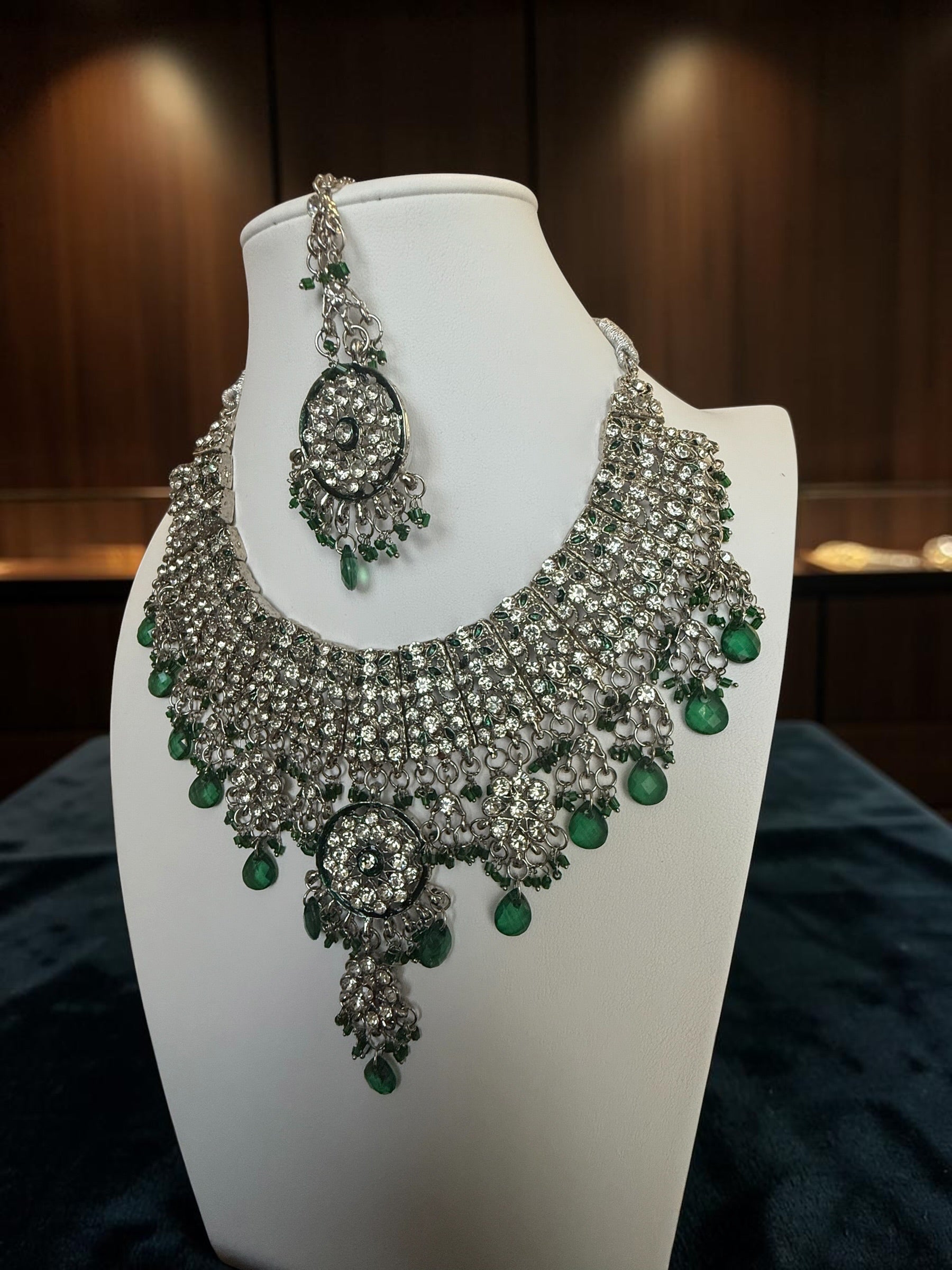 Emerald Green & Silver Kundan Style Bridal Jewelry Set with Necklace, Earrings & Maang Tikka | Indian Pakistani Afghan Wedding Jewelry | Gift Box Included 7008
