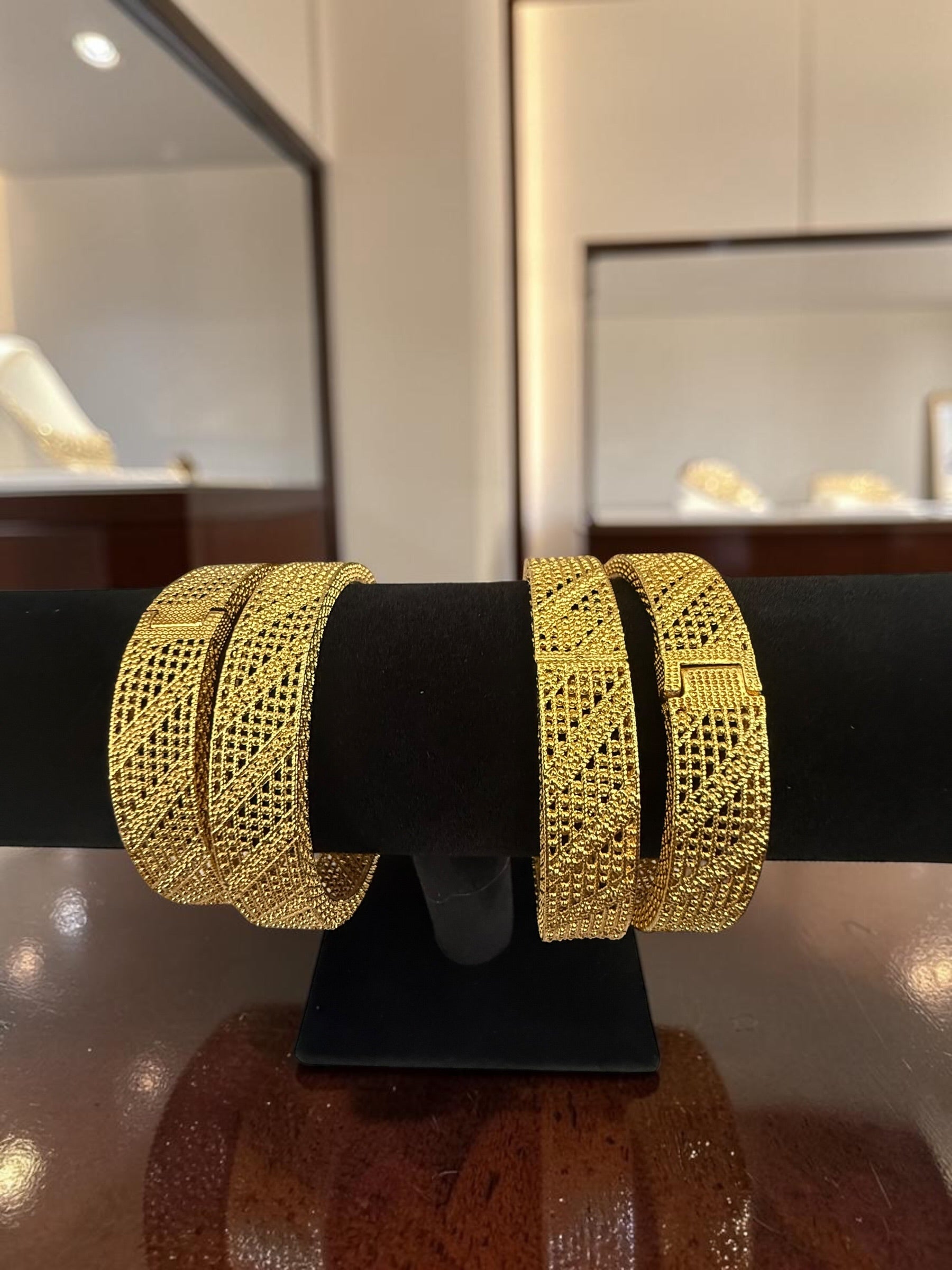 Women’s Wide Gold-Tone Copper Bangle – Dubai-Inspired Textured Openwork Bracelet 034