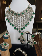 Luxury 6-Piece Emerald Green Indian Bridal Jewelry Set – Kundan Necklace, Earrings, Sheeshphool, Nath & 2 Adjustable Rings | 2 Gift Boxes 6064