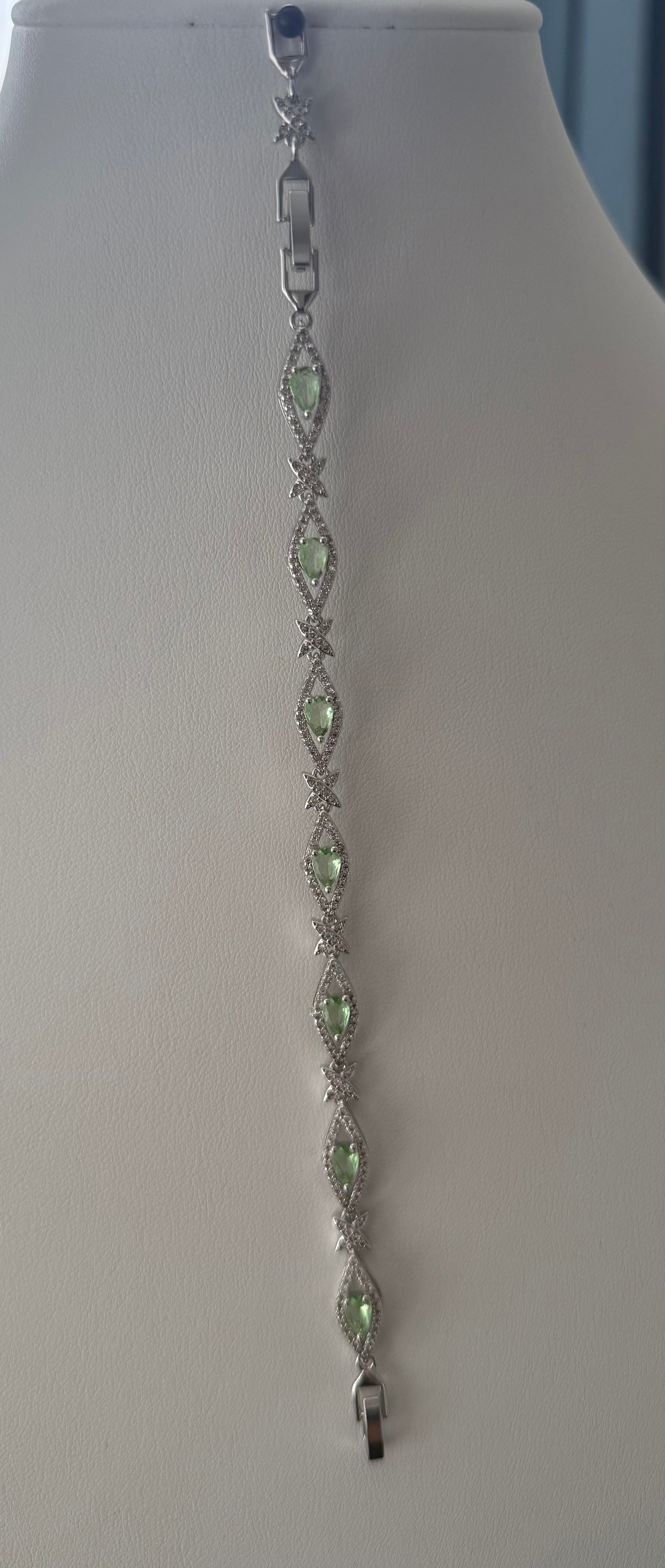 Light Green Teardrop Crystal Bracelet – Silver Tone Halo Link Statement Jewelry 7083