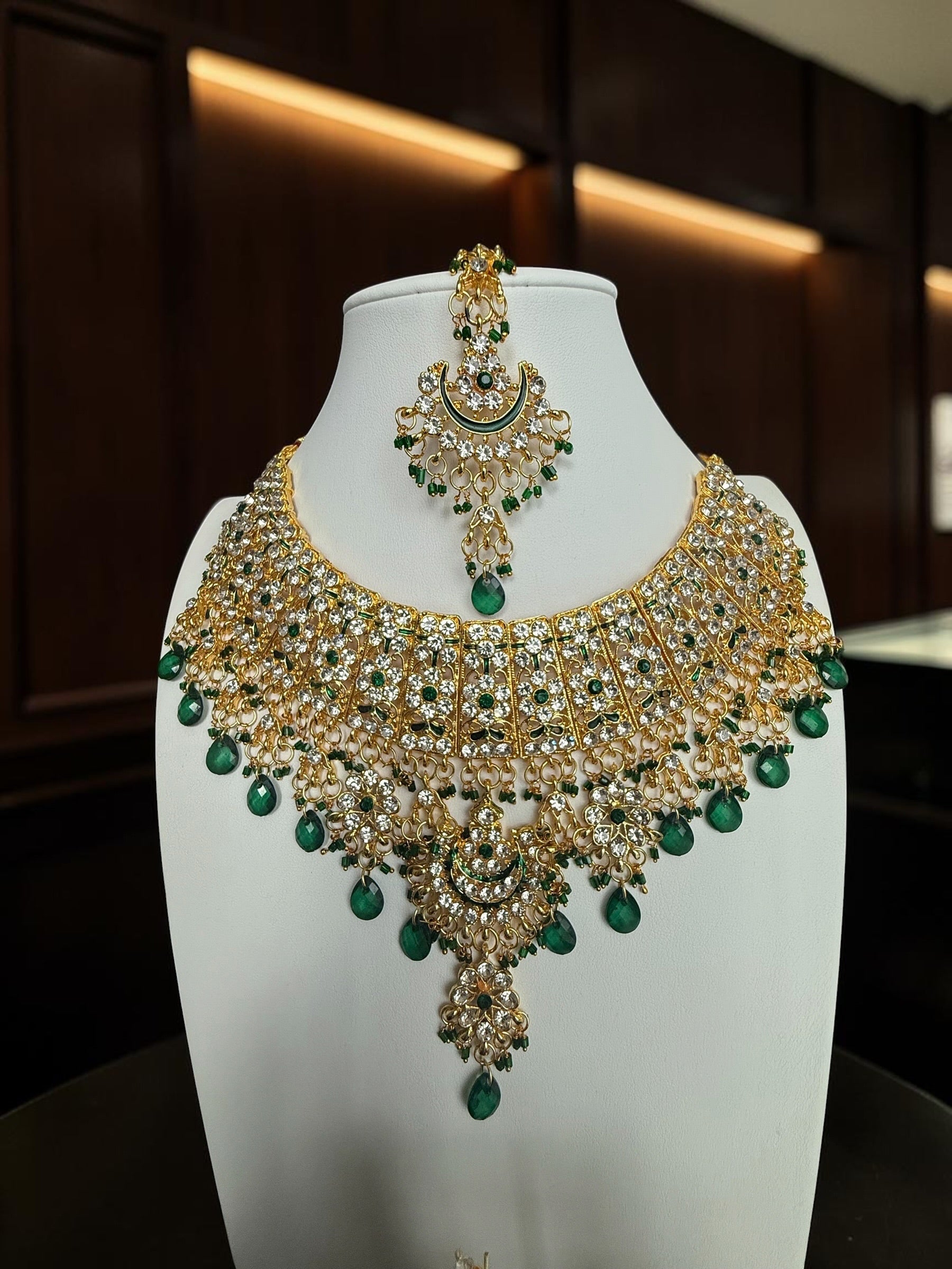 Emerald Green Kundan Bridal Jewelry Set – Gold Tone Indian Pakistani Afghan Wedding Necklace Set with Earrings & Maang Tikka | Jewelry Gift Box Included 7016