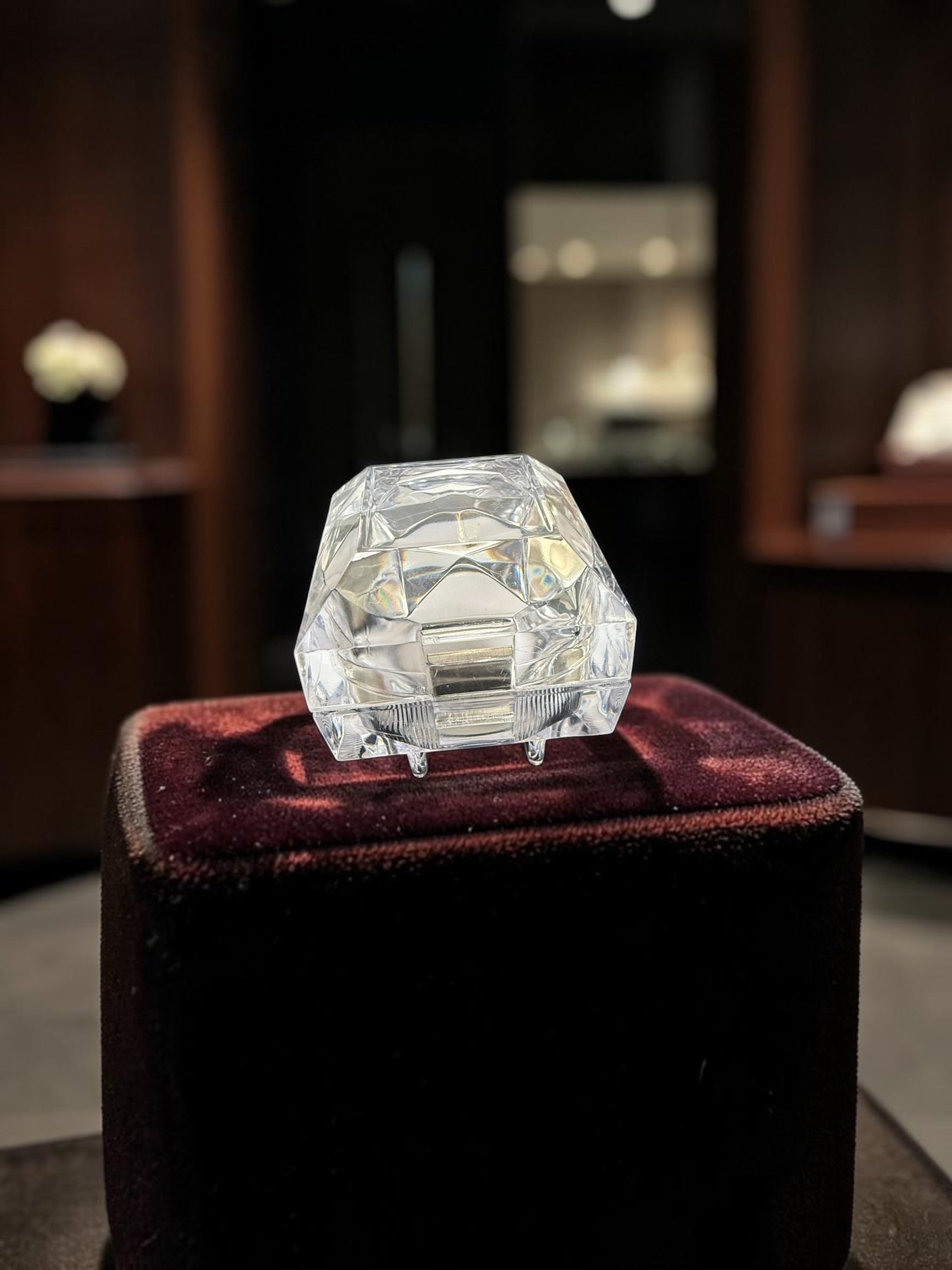 Clear Crystal Diamond-Shaped Ring Box with Velvet Insert – Luxury Engagement & Wedding Ring Display Case 7003