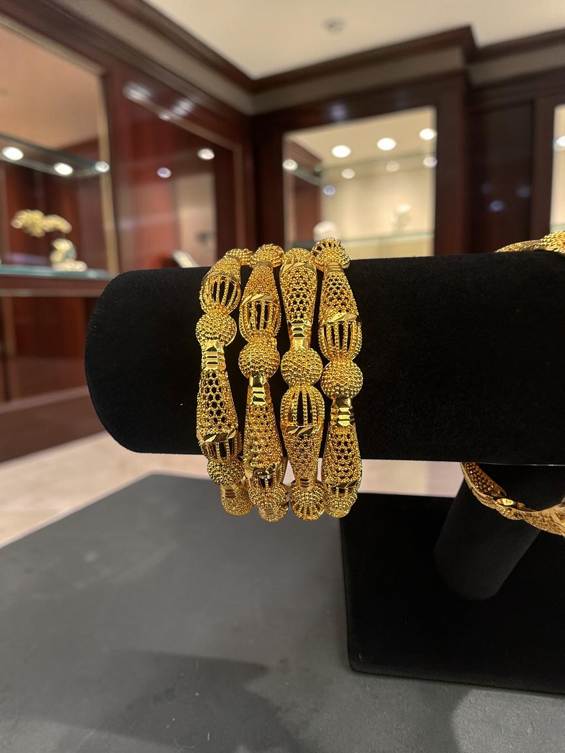 Women’s Gold-Tone Copper Hollow Bangle – Dubai-Inspired Textured Bracelet 032