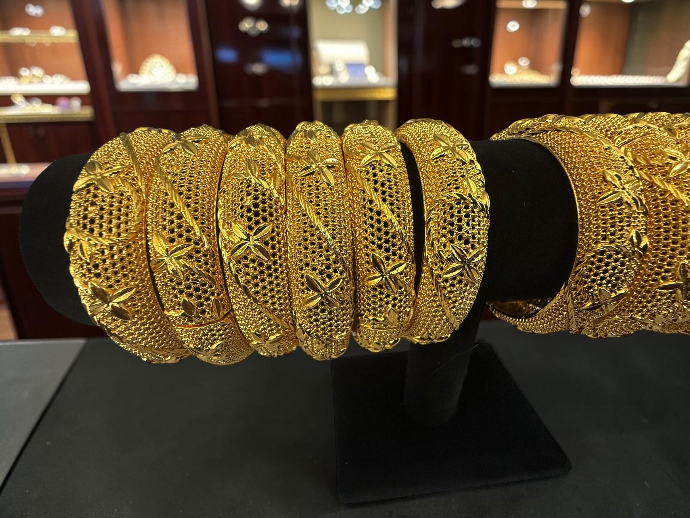 Women’s Gold-Tone Copper Floral Bangle – Dubai-Inspired Textured Bracelet 035