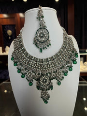 Emerald Green & Silver Kundan Style Bridal Jewelry Set with Necklace, Earrings & Maang Tikka | Indian Pakistani Afghan Wedding Jewelry | Gift Box Included 7008
