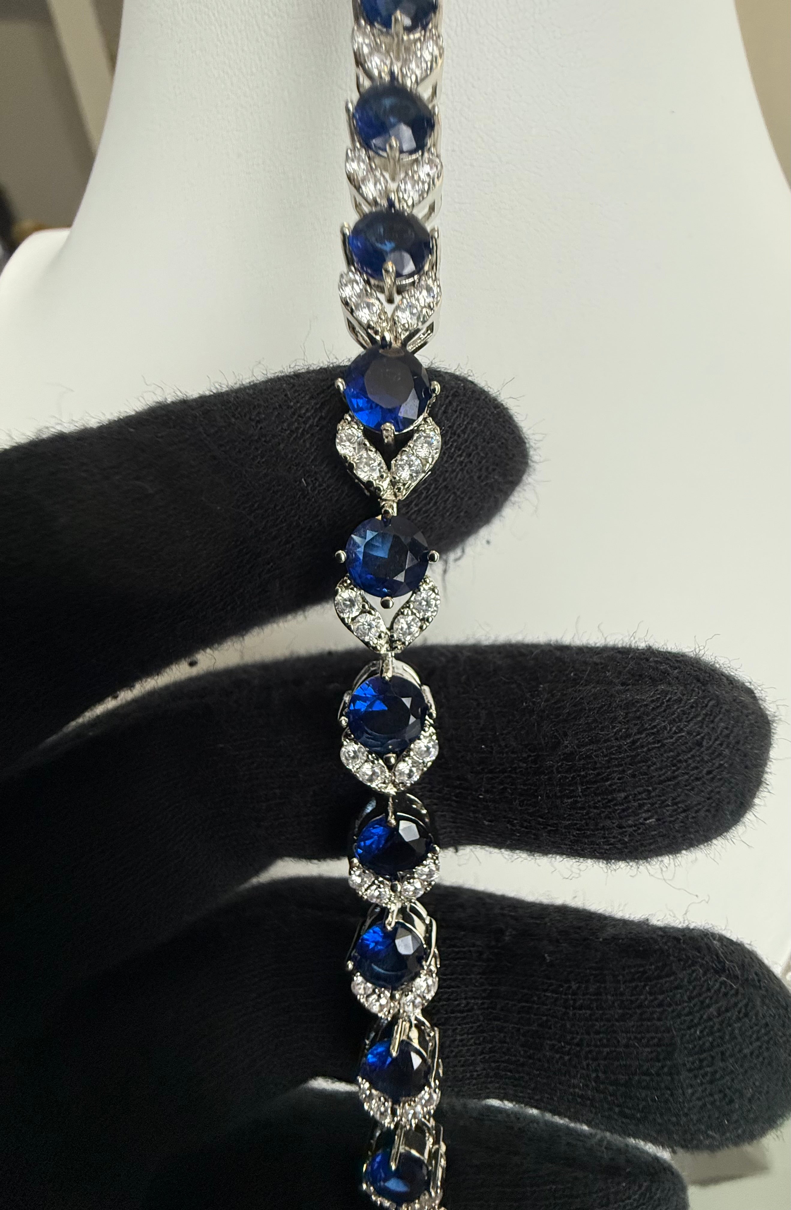 Royal Blue Crystal Leaf Link Bracelet – Silver Tone Elegant Statement Jewelry 7104