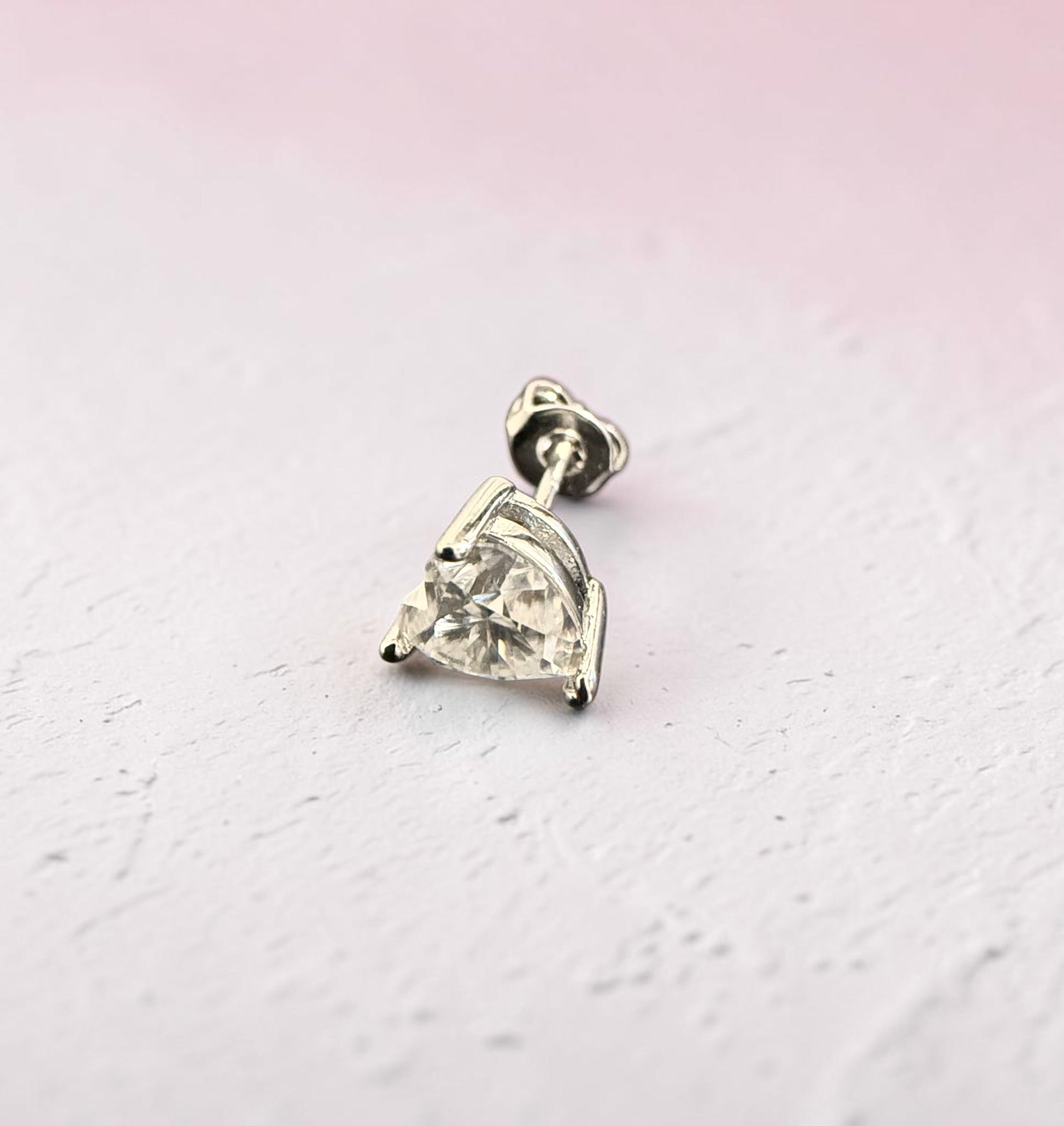 1 Carat Heart-Cut Moissanite Stud Earrings – S925 Posts – Gold or Silver
