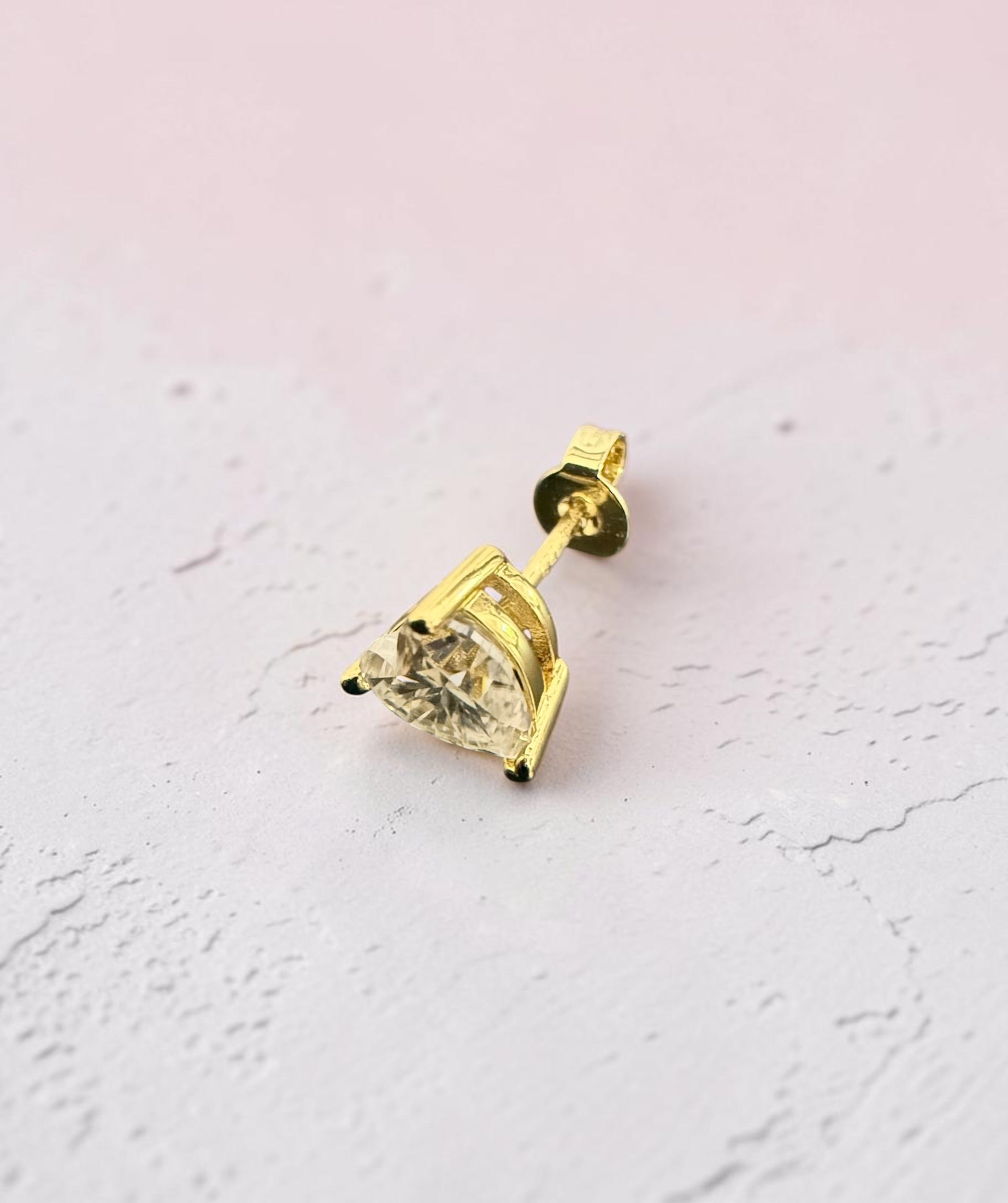 1 Carat Heart-Cut Moissanite Stud Earrings – S925 Posts – Gold or Silver