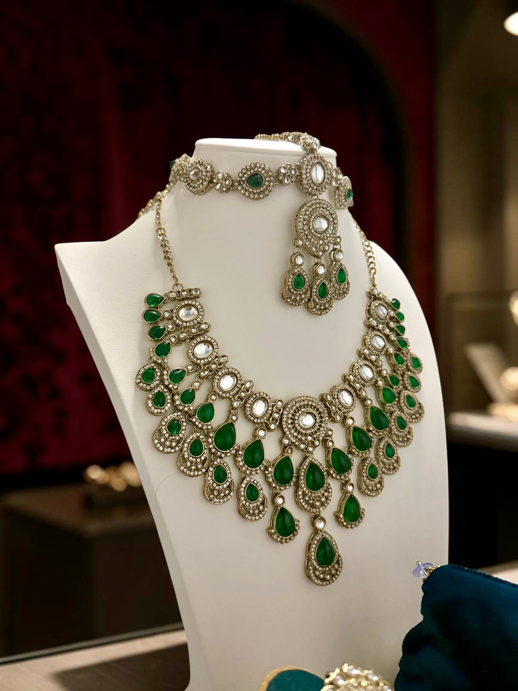 Emerald Green Kundan Half Bridal Jewelry Set – 6-Piece Necklace, Earrings, Sheeshphool, Nath & Adjustable Rings 6059