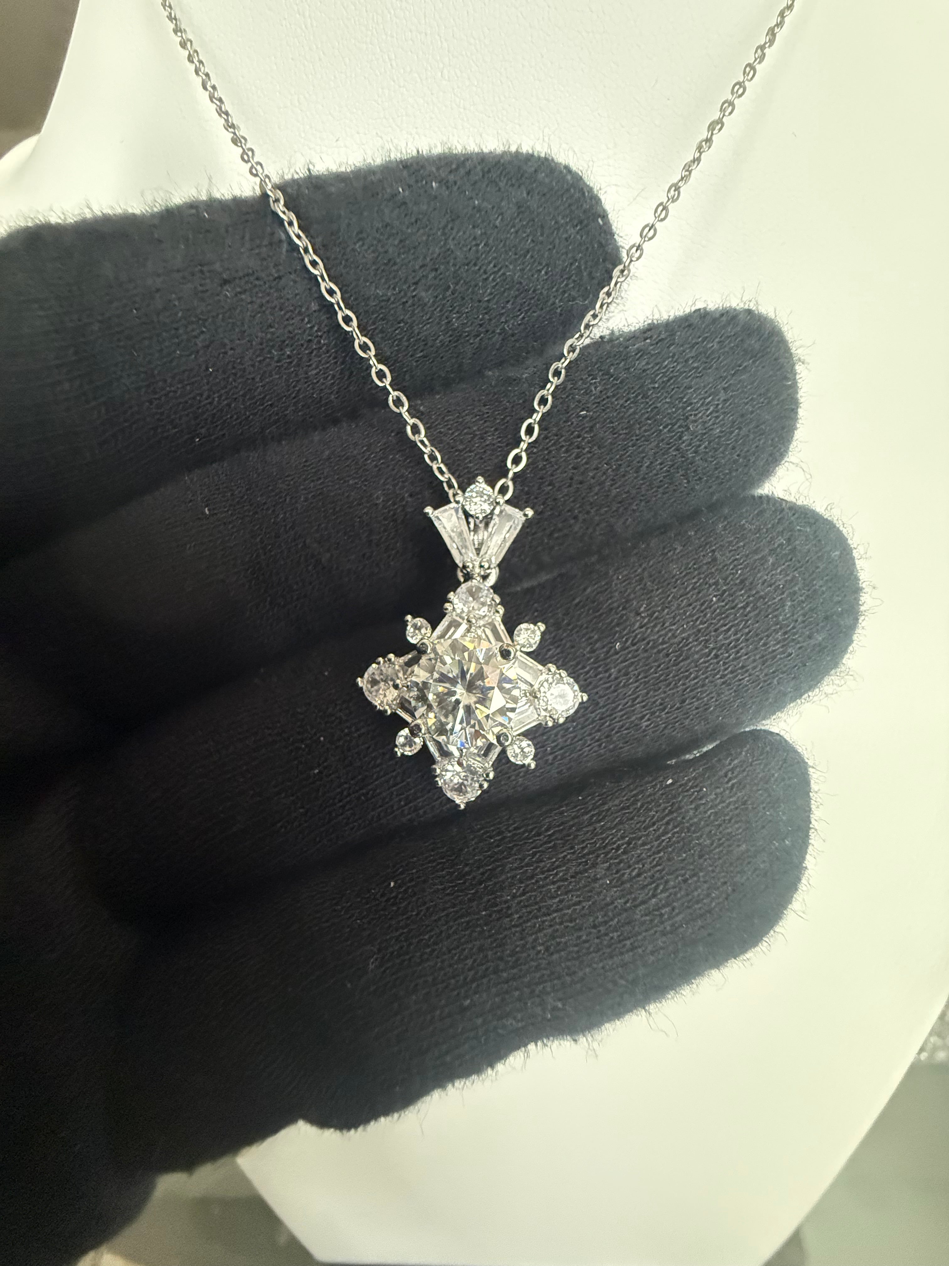 S925 Sterling Silver Round Cut Statement Pendant Necklace – Multi-Cut Crystal Halo 7160