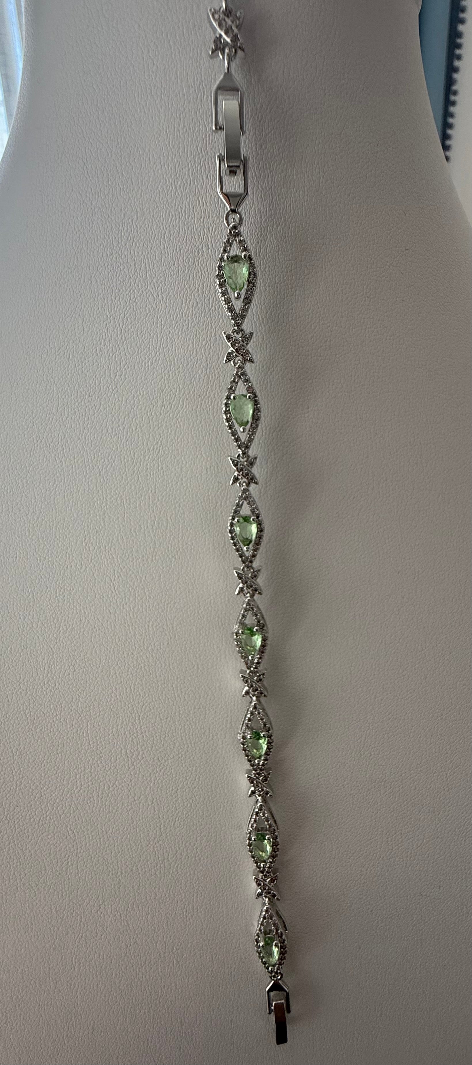 Light Green Teardrop Crystal Bracelet – Silver Tone Halo Link Statement Jewelry 7083