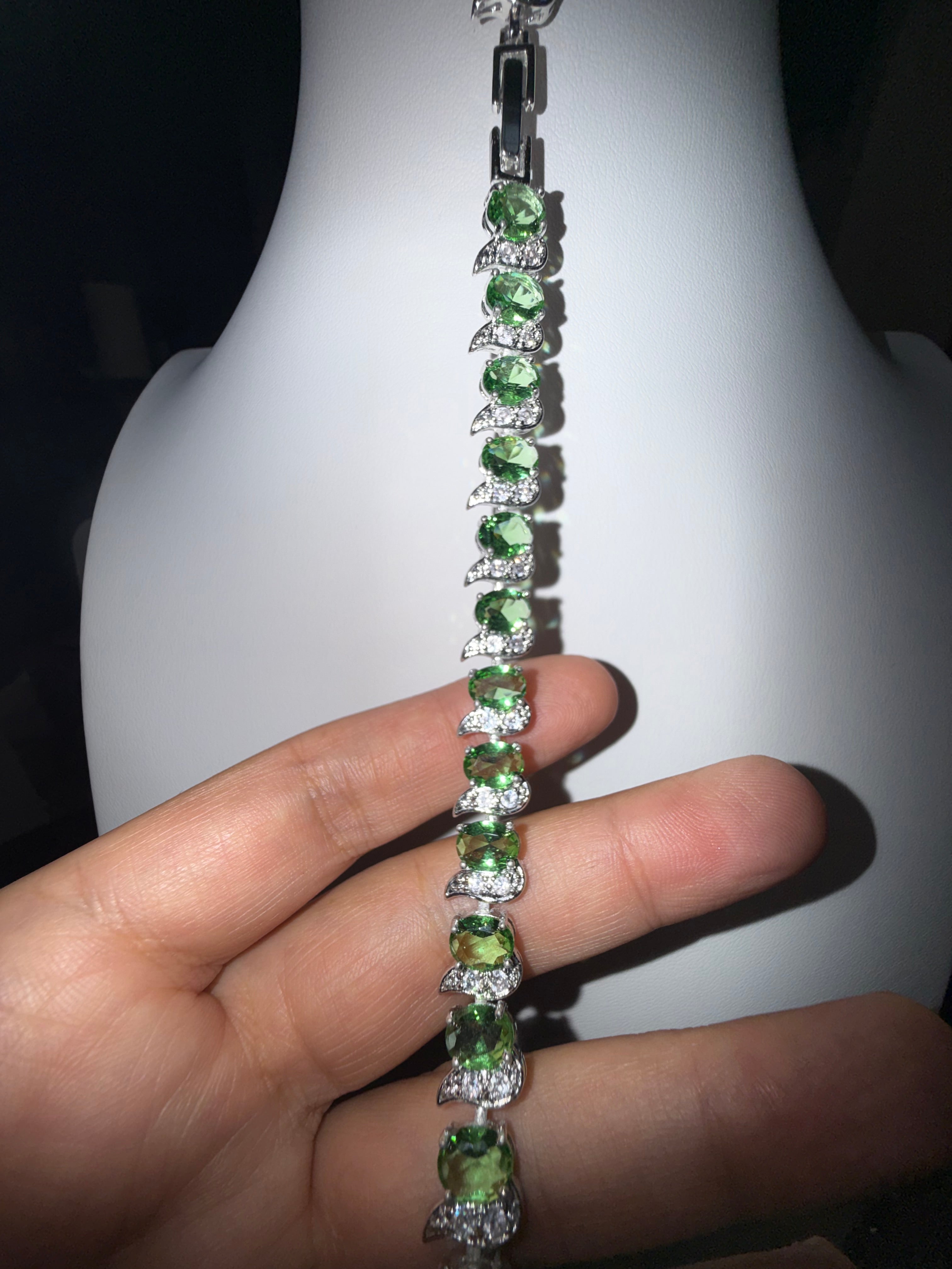 Green Oval Crystal Leaf Tennis Bracelet – Silver Tone Sparkling Statement Bracelet, Jewelry Gift Box Included 7076