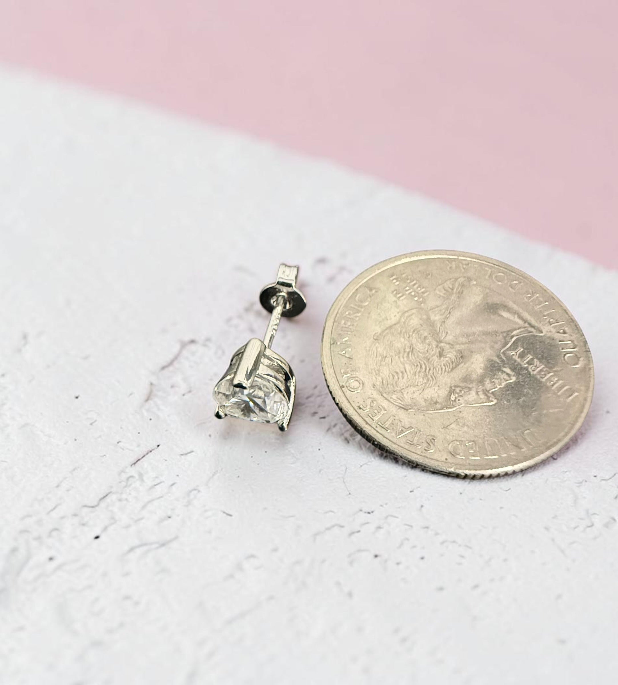 1 Carat Heart-Cut Moissanite Stud Earrings – S925 Posts – Gold or Silver