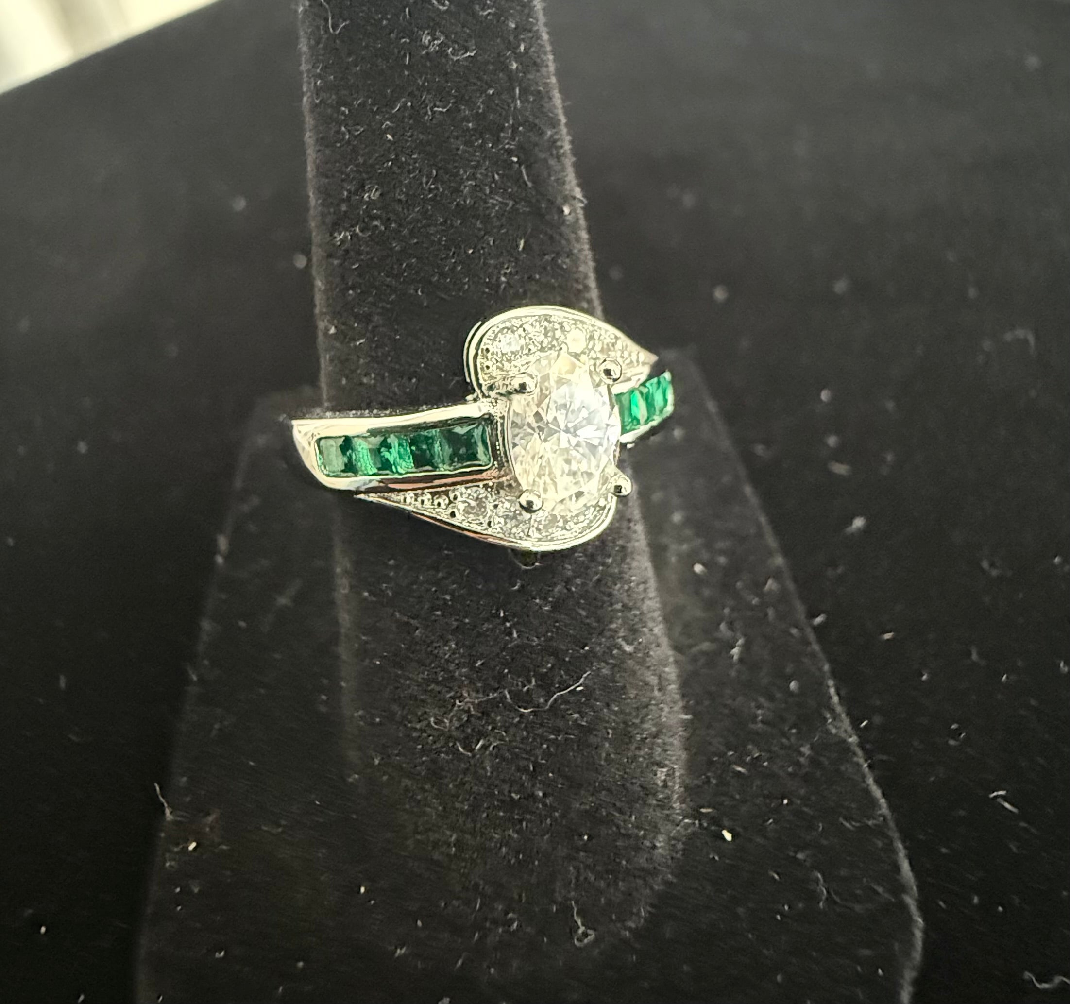 Women’s Moissanite Ring Size 5.5 – Sparkling Elegant Statement Ring. 6020