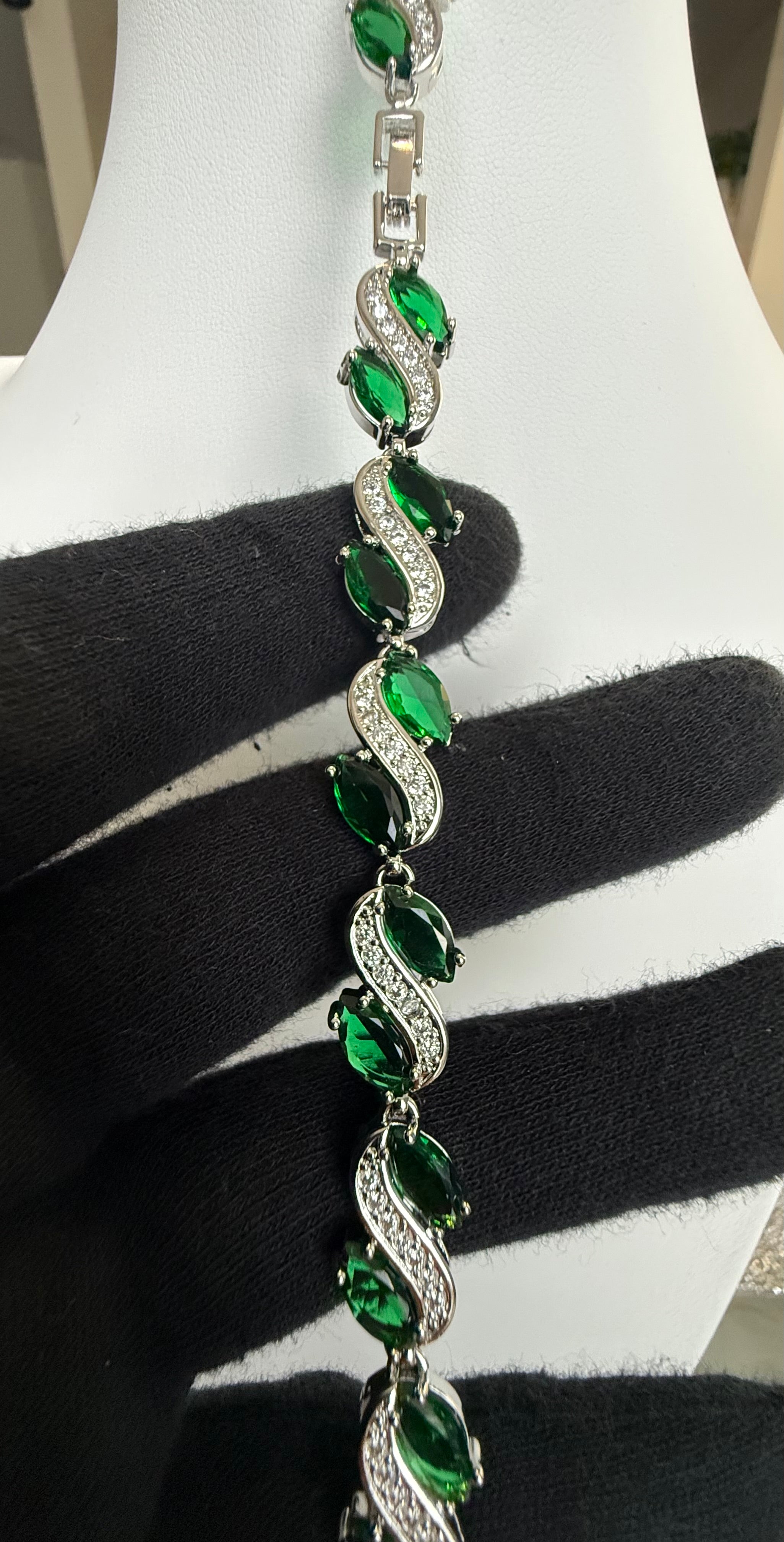 Emerald Green Marquise Crystal Vine Bracelet – Silver-Tone Wave Leaf Statement Jewelry 7118