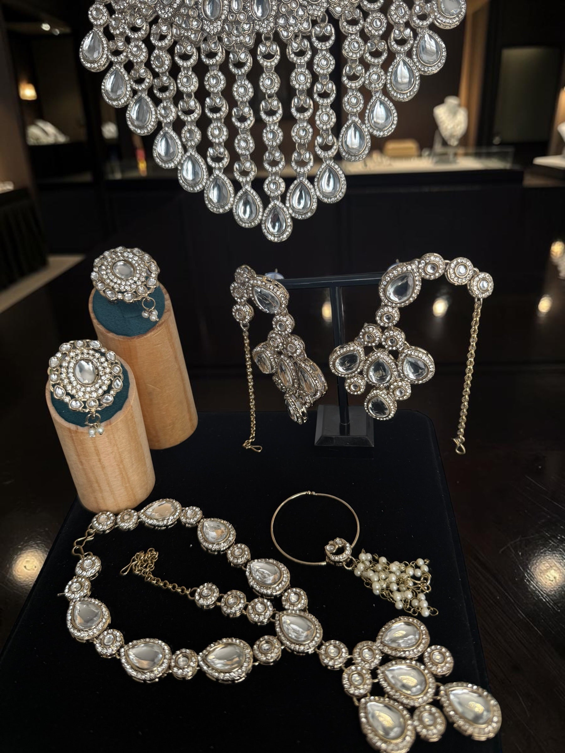 Luxury 6-Piece Indian Bridal Jewelry Set – Silver Tone Kundan Necklace, Earrings, Sheeshphool, Nath & 2 Adjustable Rings | Brass Alloy | Includes 2 Premium Black Gift Boxes 6067
