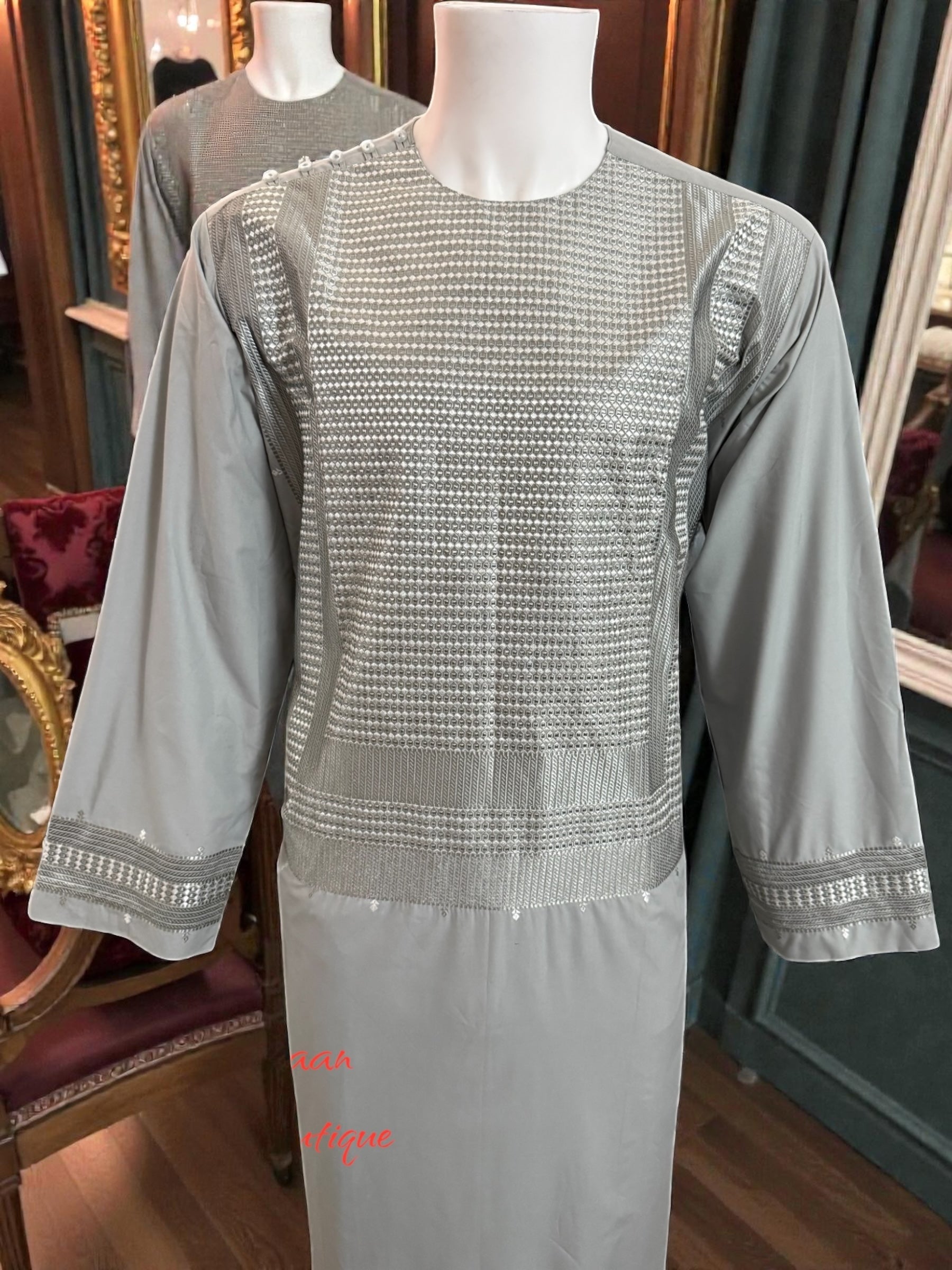 Men’s Light Gray Parahan Tumban with Silver Machine Embroidery – Traditional Afghan Outfit, XL