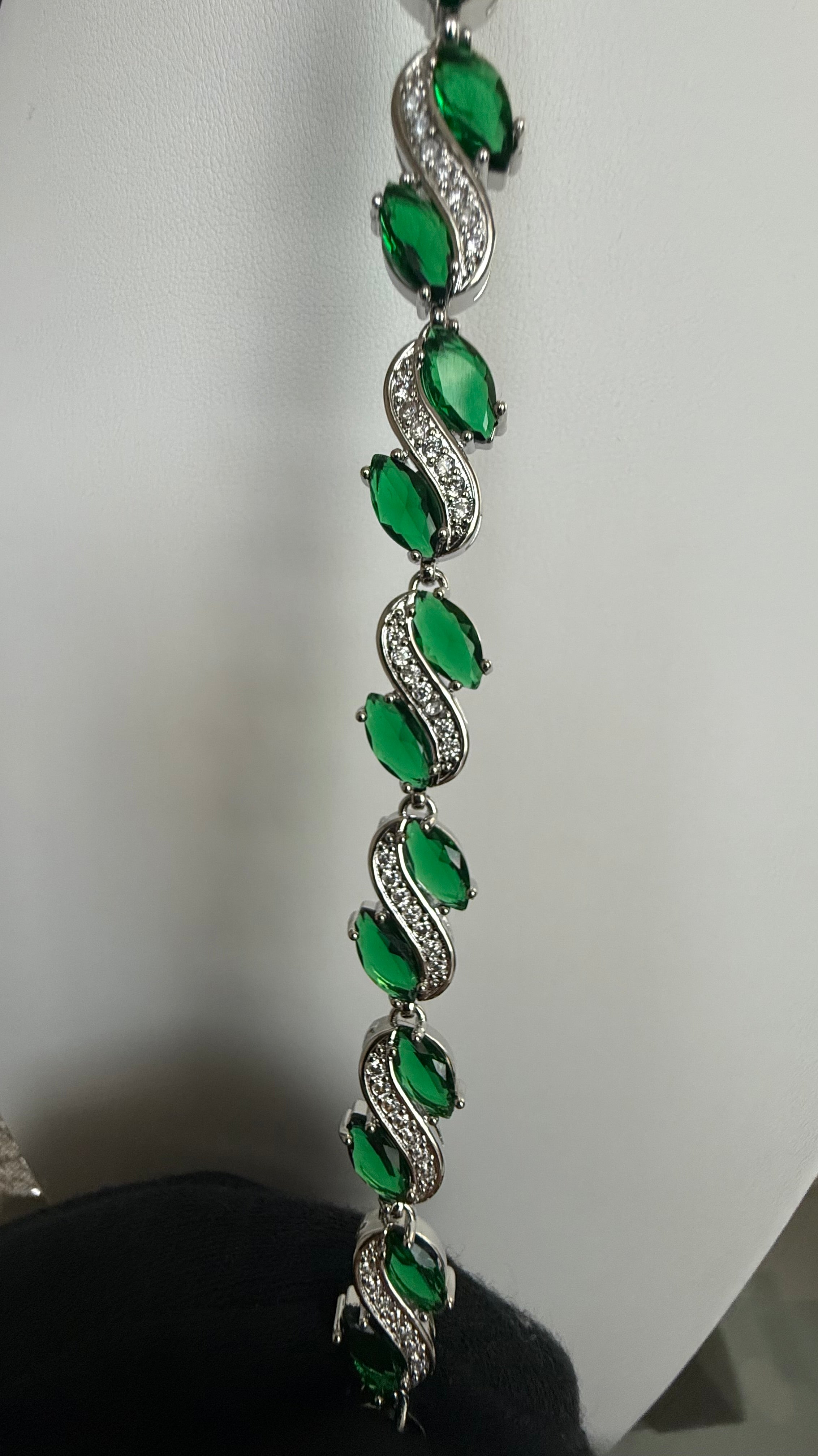 Emerald Green Marquise Crystal Vine Bracelet – Silver-Tone Wave Leaf Statement Jewelry 7118