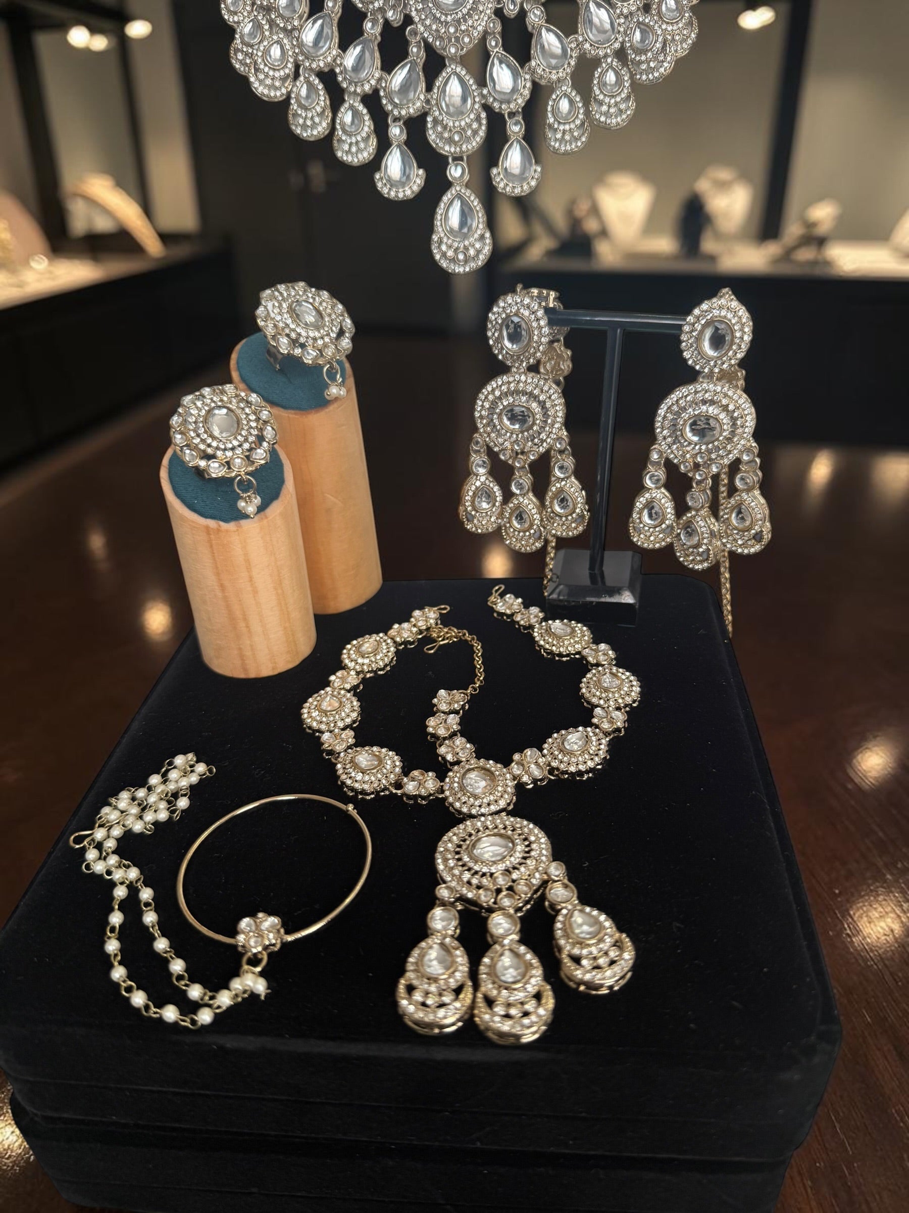Clear White Kundan Half Bridal Jewelry Set – 6-Piece Necklace, Earrings, Sheeshphool, Nath & Adjustable Rings 6062