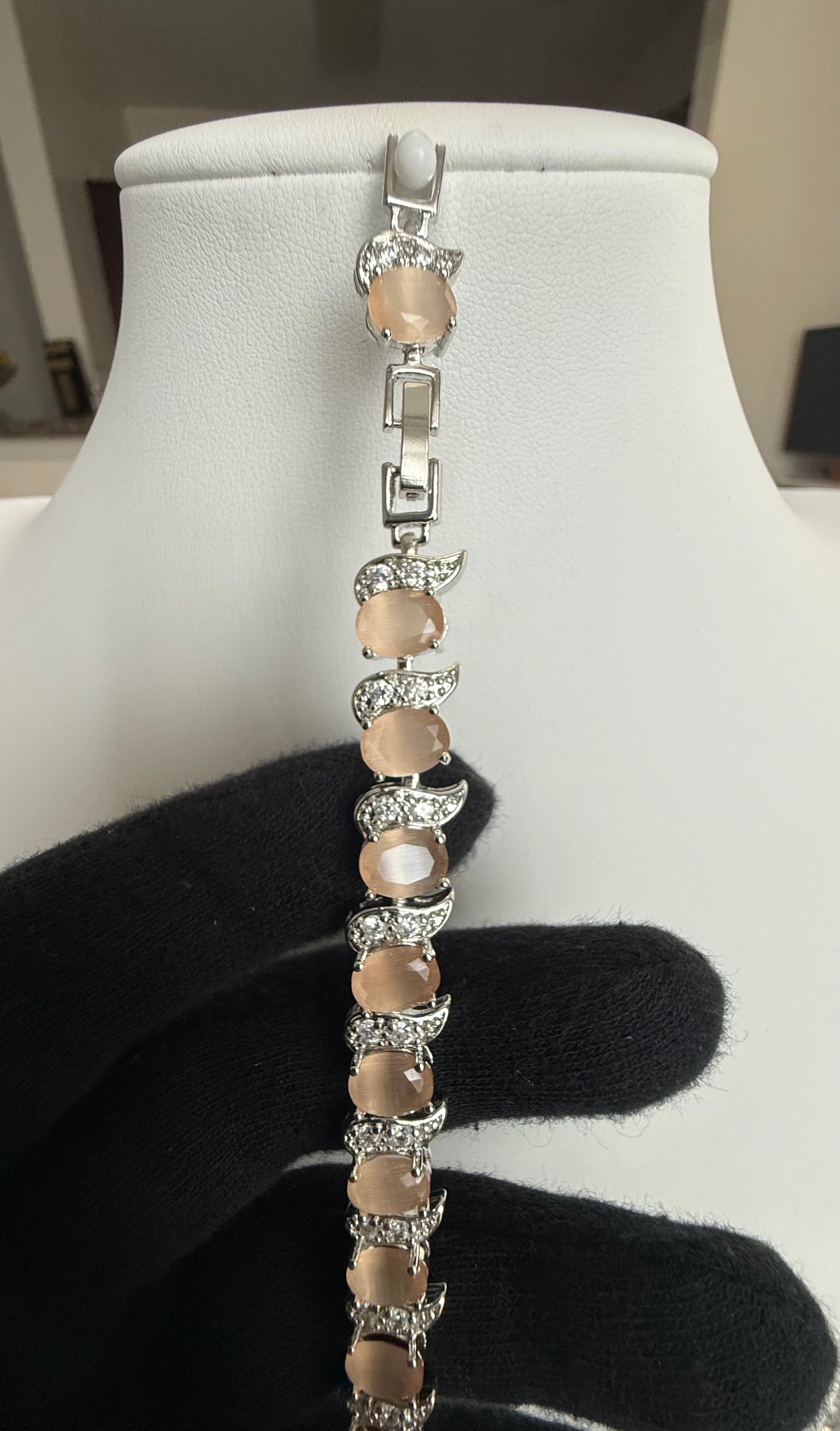 Blush Peach Crystal Leaf Bracelet – Silver Tone Elegant Sparkling Link Jewelry 7103