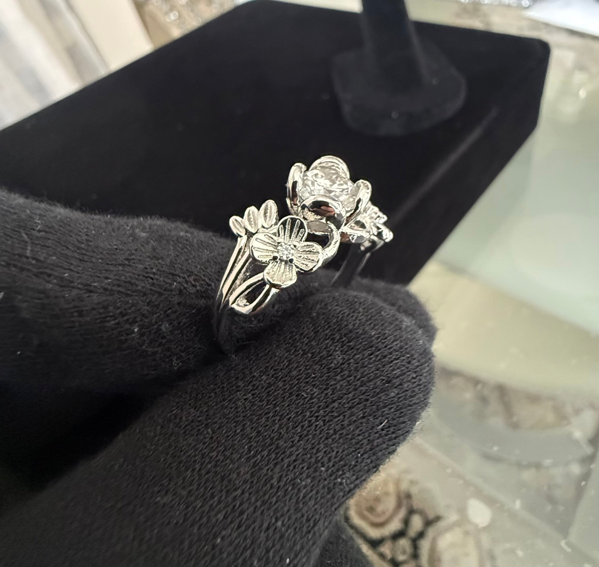 Round Cut Moissanite Floral Ring Silver Tone Nature-Inspired Statement Ring Size 9.   6019