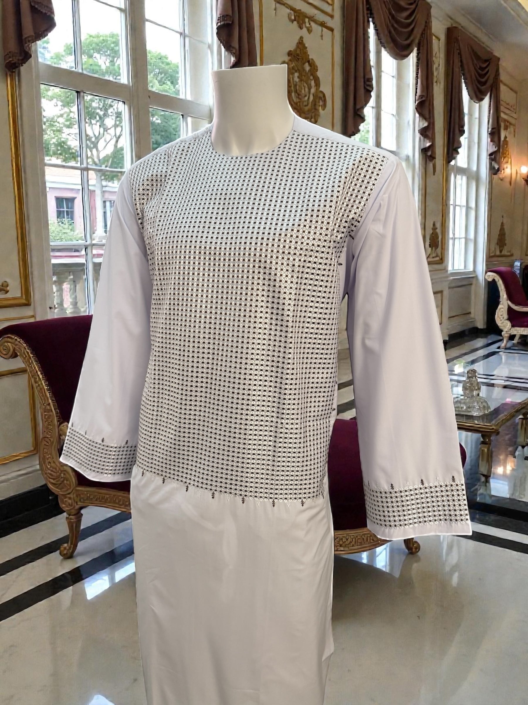 Large White Afghan Parahan Tumban with Machine Embroidered Black Stitch Pattern – Men’s Traditional Wear