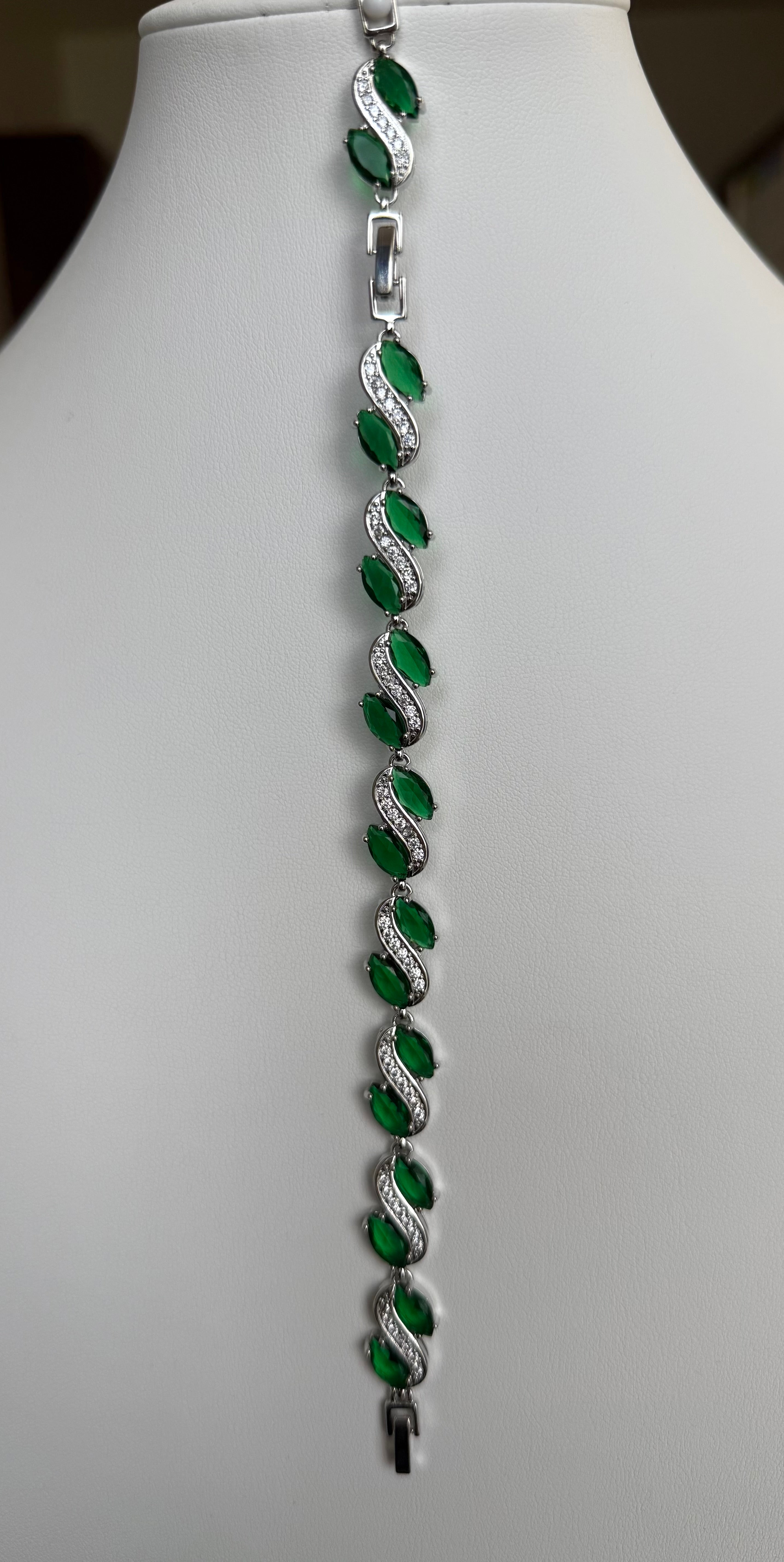 Emerald Green Marquise Crystal Vine Bracelet – Silver-Tone Wave Leaf Statement Jewelry 7118