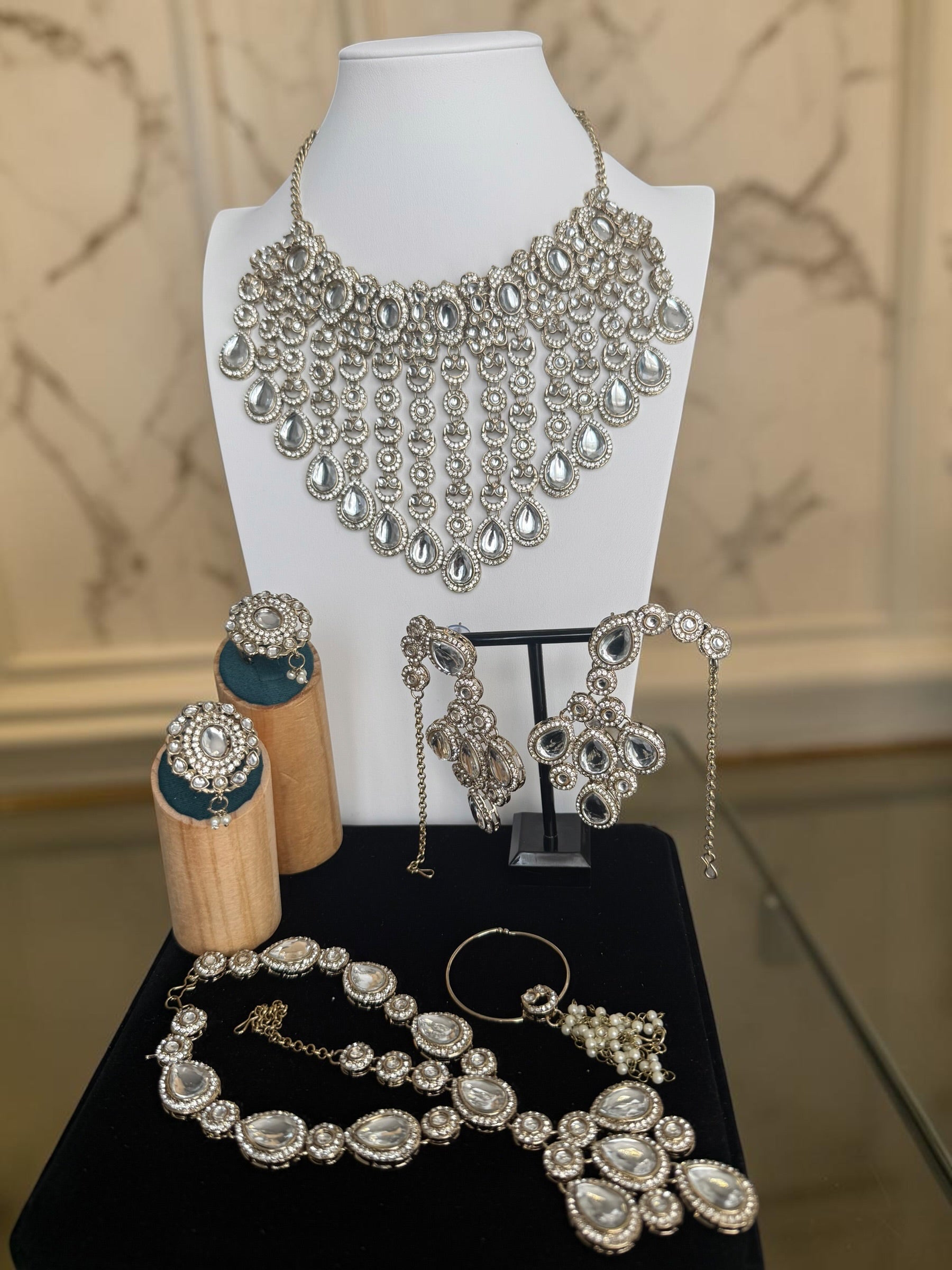 Luxury 6-Piece Indian Bridal Jewelry Set – Silver Tone Kundan Necklace, Earrings, Sheeshphool, Nath & 2 Adjustable Rings | Brass Alloy | Includes 2 Premium Black Gift Boxes 6067
