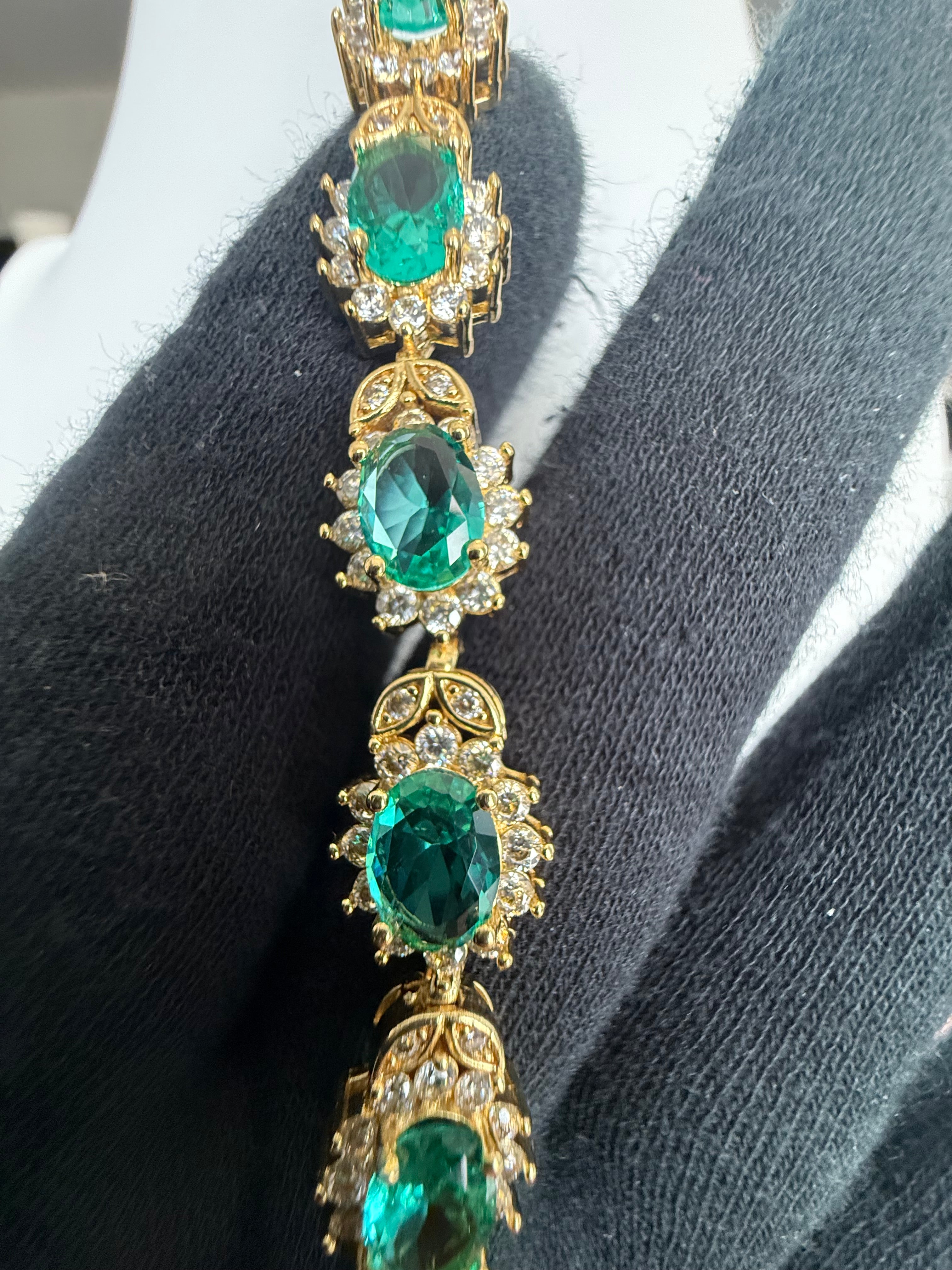 Emerald Green Oval Crystal Halo Link Bracelet – Gold Tone Statement Jewelry 7132