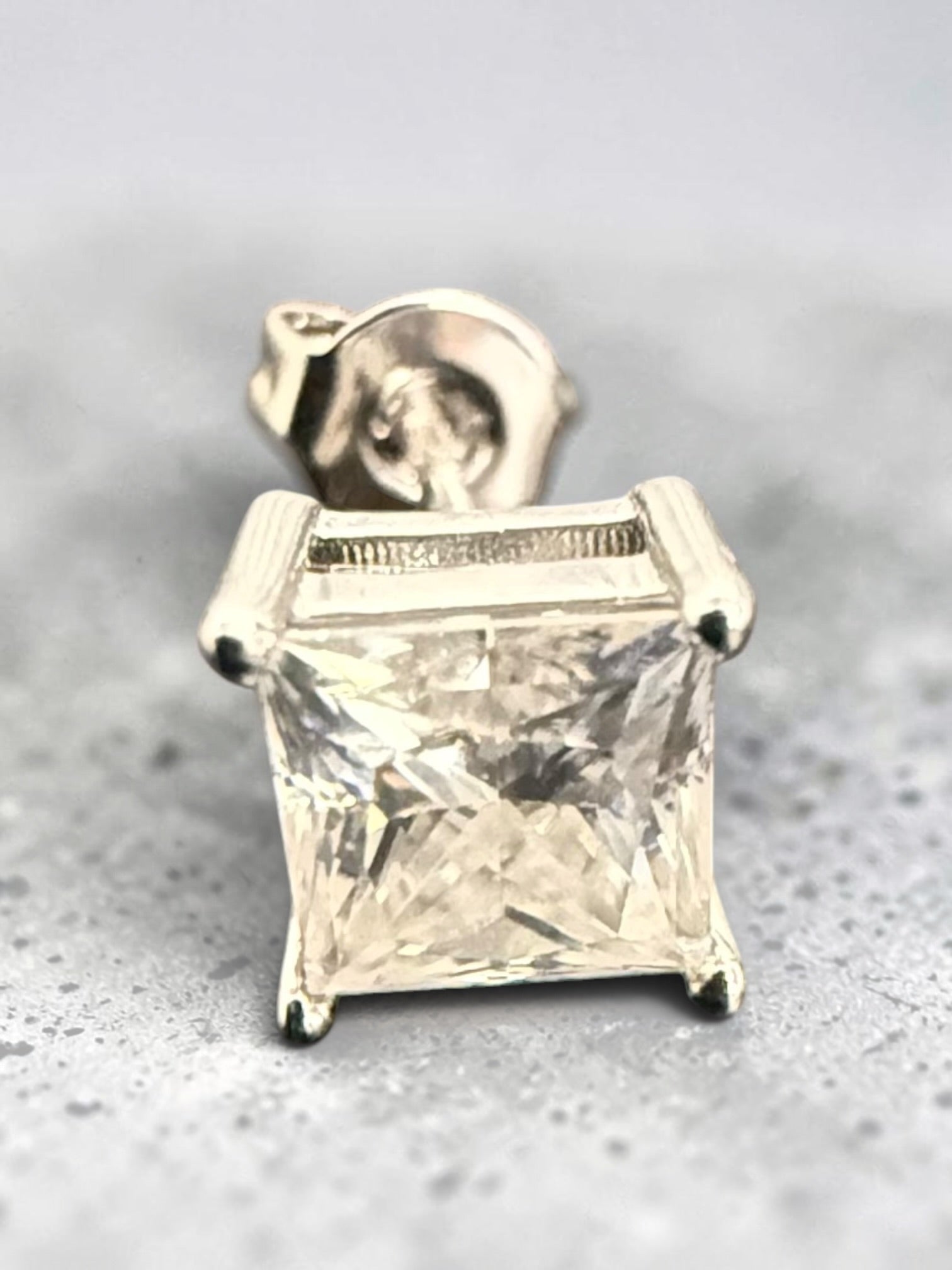 1 CT Princess-Cut Moissanite Stud Earrings – Gold or Silver, D Color VVS1