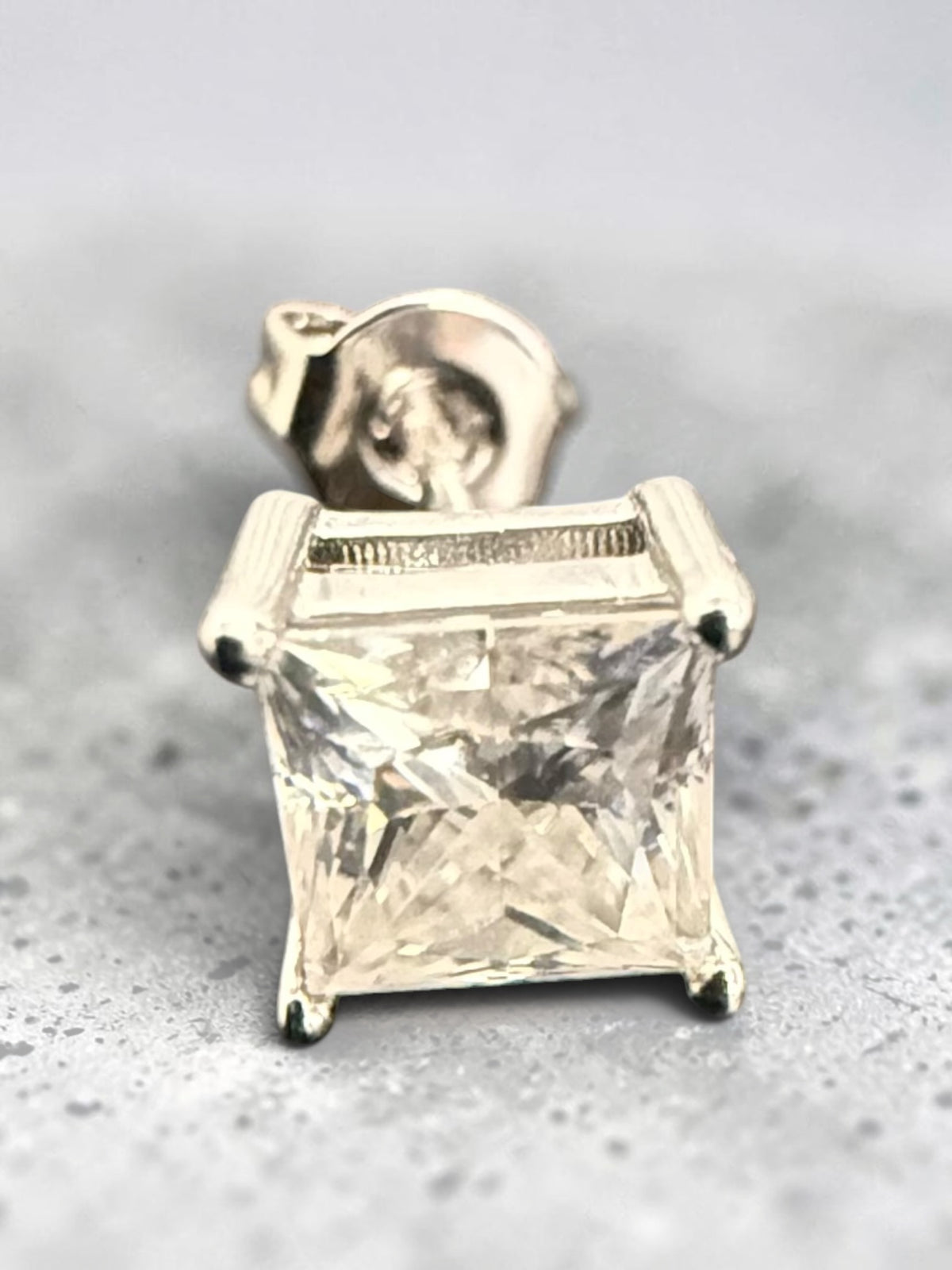 1 CT Princess-Cut Moissanite Stud Earrings – Gold or Silver, D Color VVS1